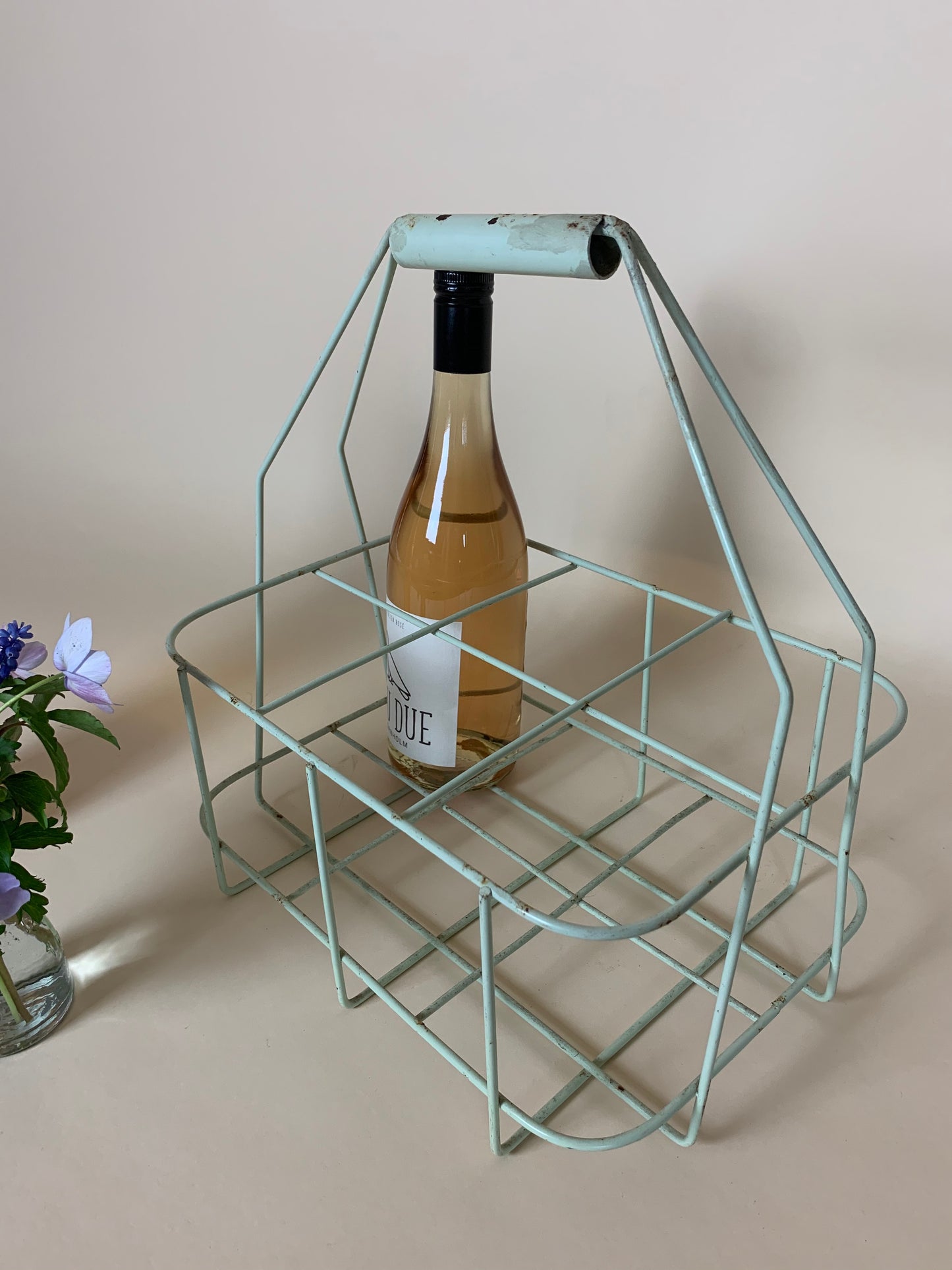 Pastelgrøn flaskeholder med patina
