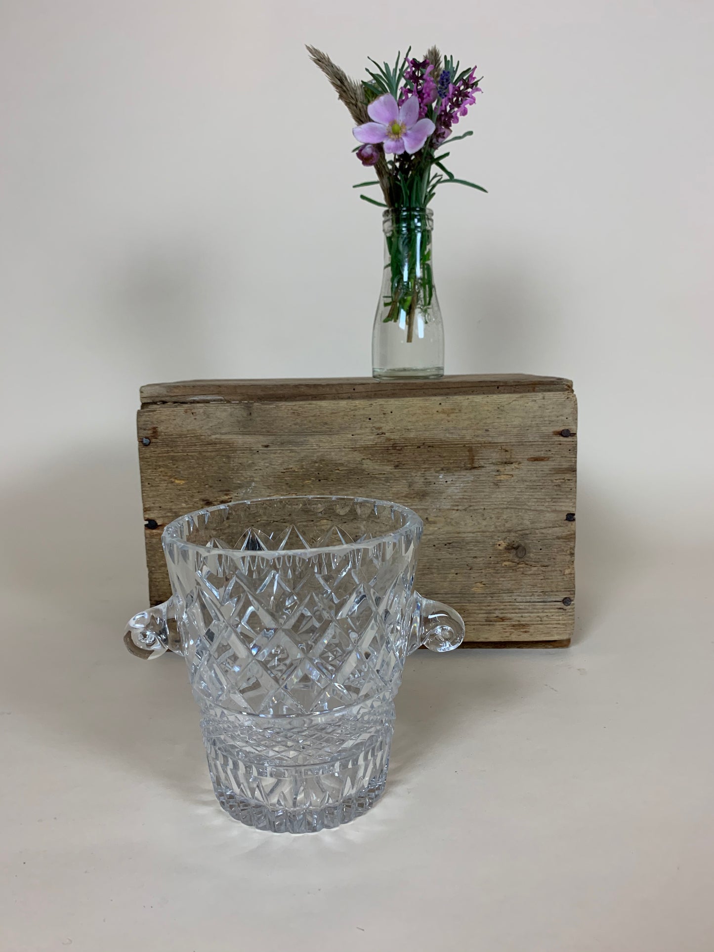 Isspand i glas med ører