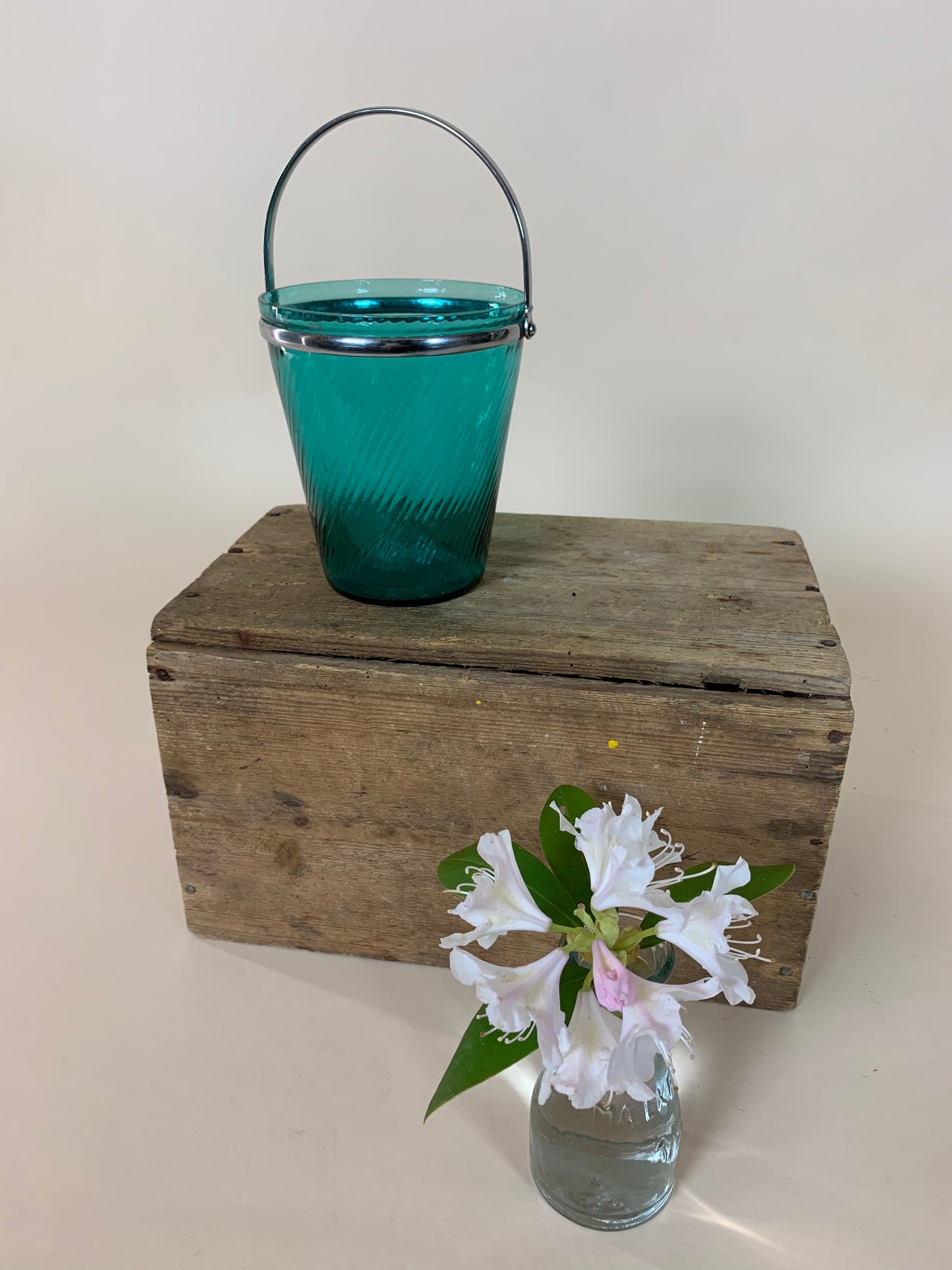 Lille grøn isspand i glas med hank