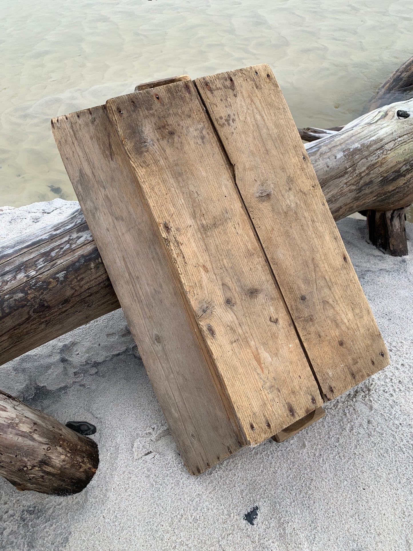 Trug i træ med greb