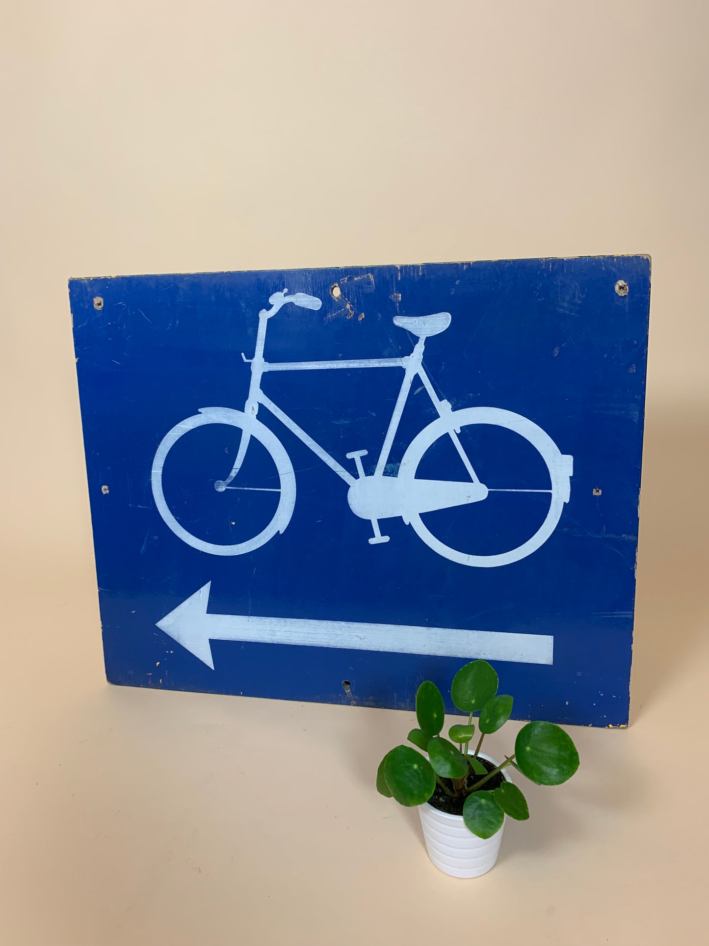 Dekorativt cykel skilt i træ