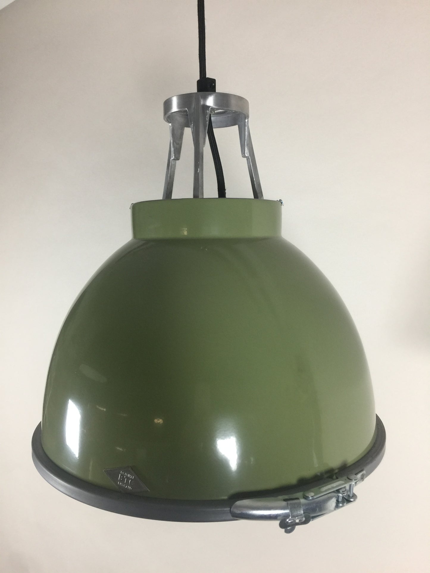 Original BTC lampe - Titan i flot grøn farve med sandblæst glas