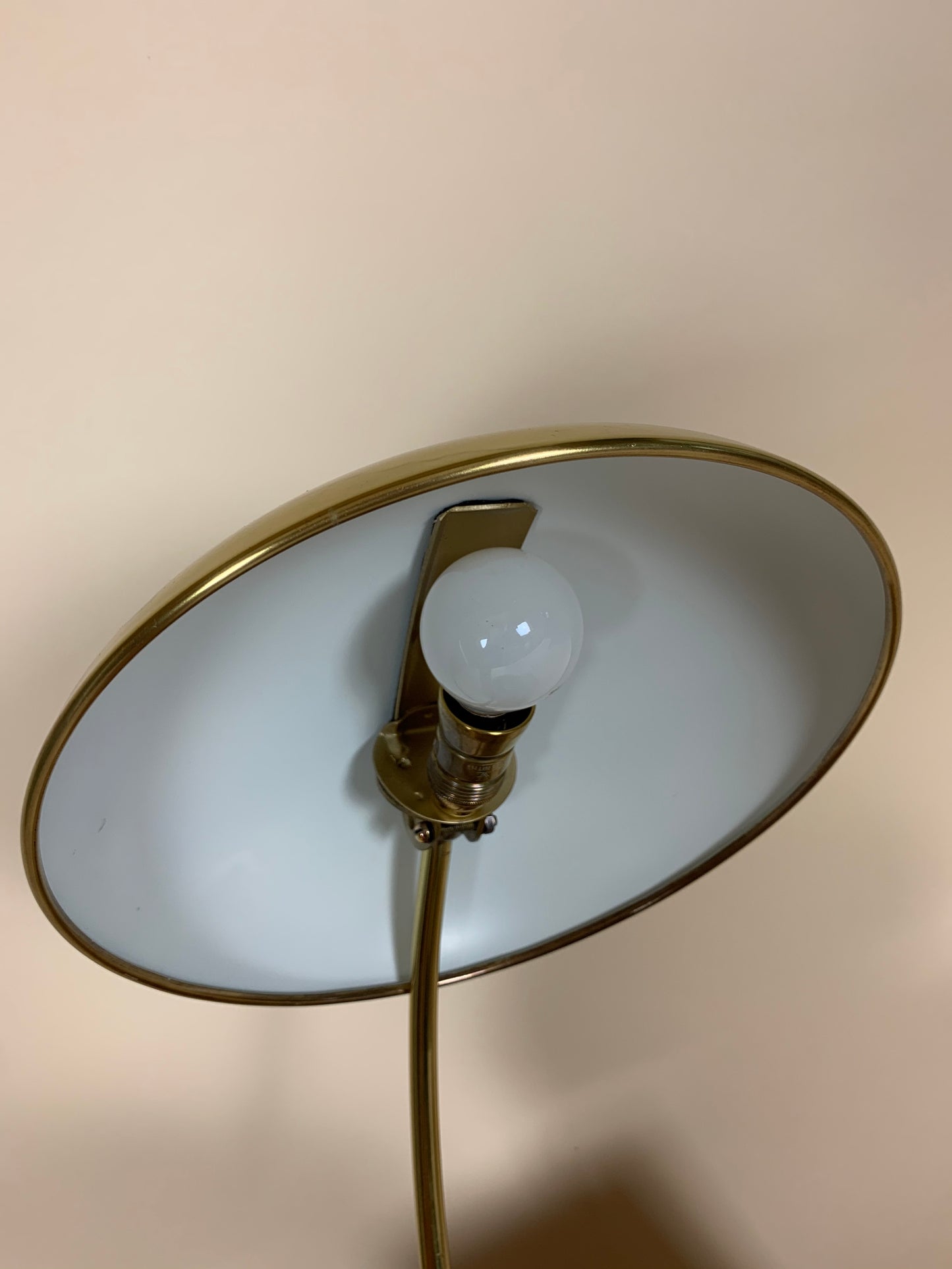 Helo bordlampe - Grøn og messing