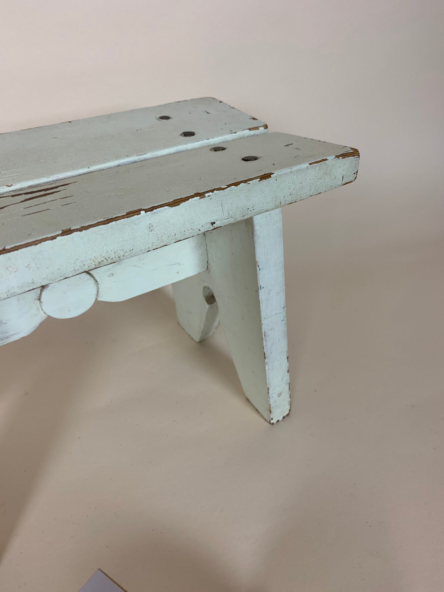 Skøn skammel med fin patina
