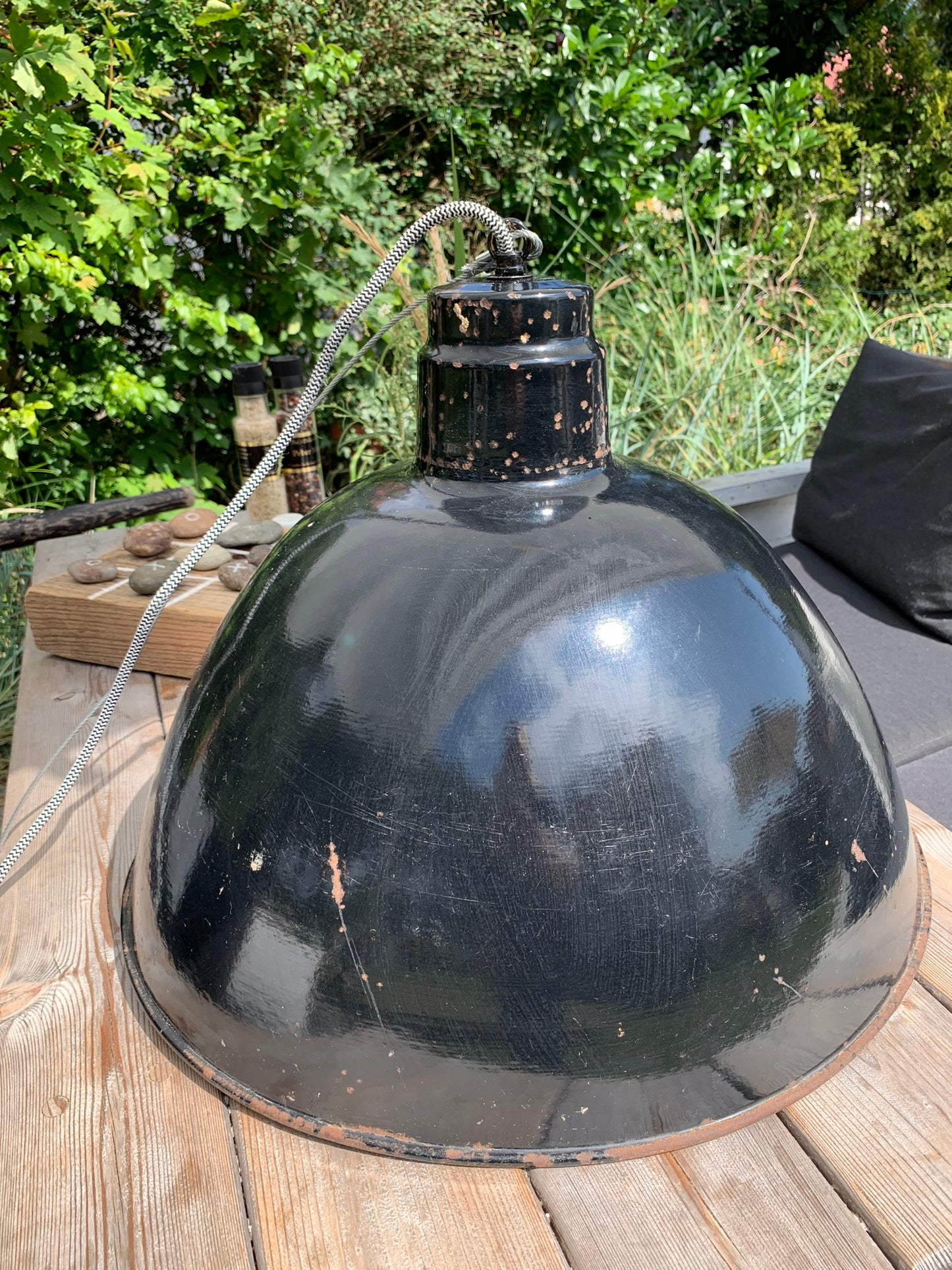 Stor rå og industriel lampe
