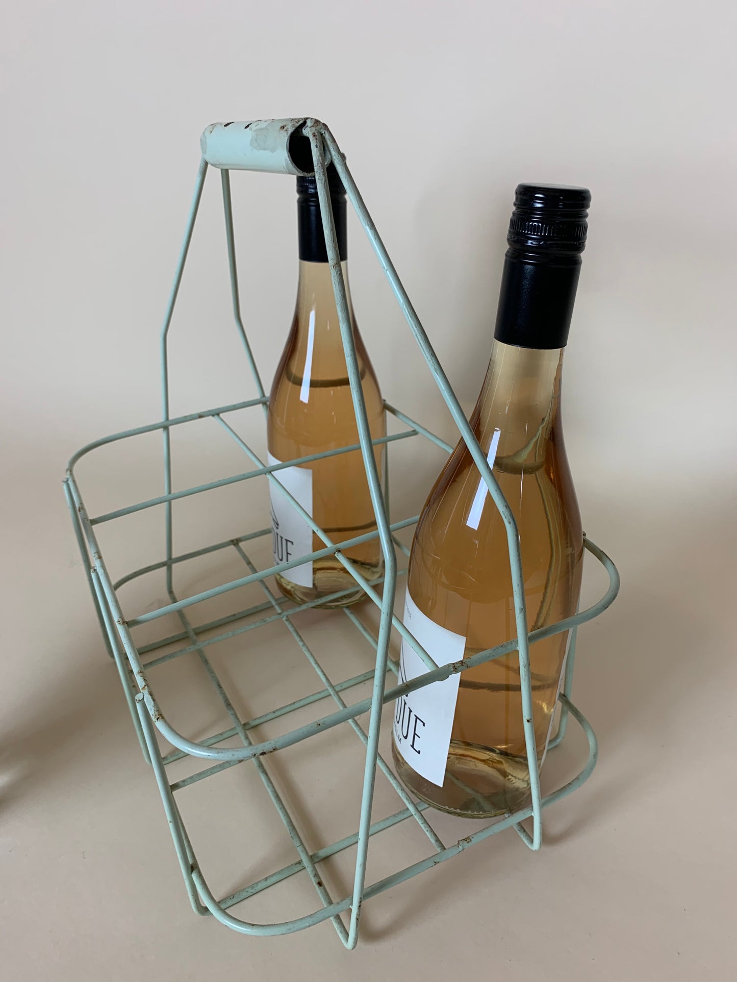 Pastelgrøn flaskeholder med patina