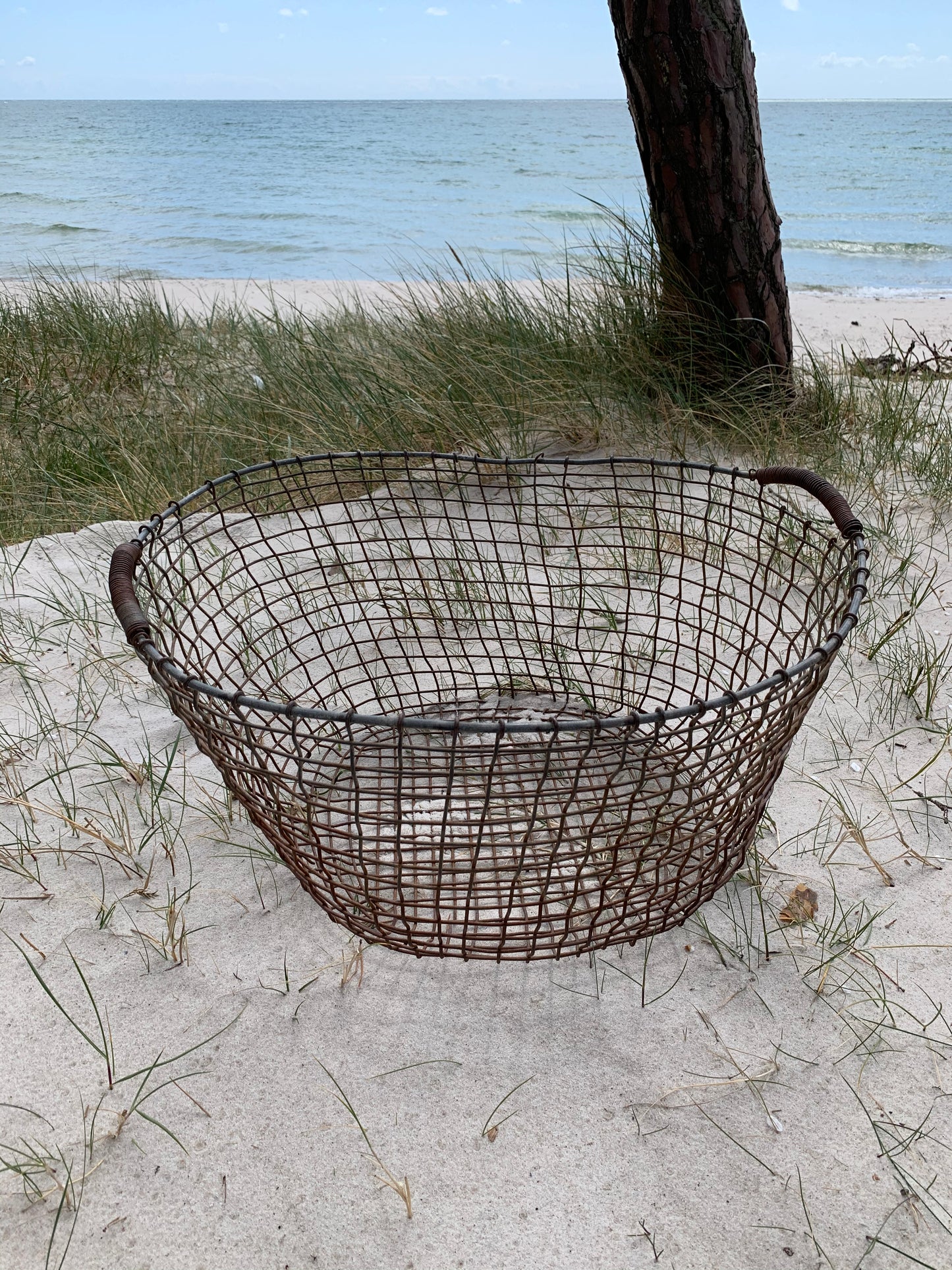 Stor charmerende trådkurv med masser af patina