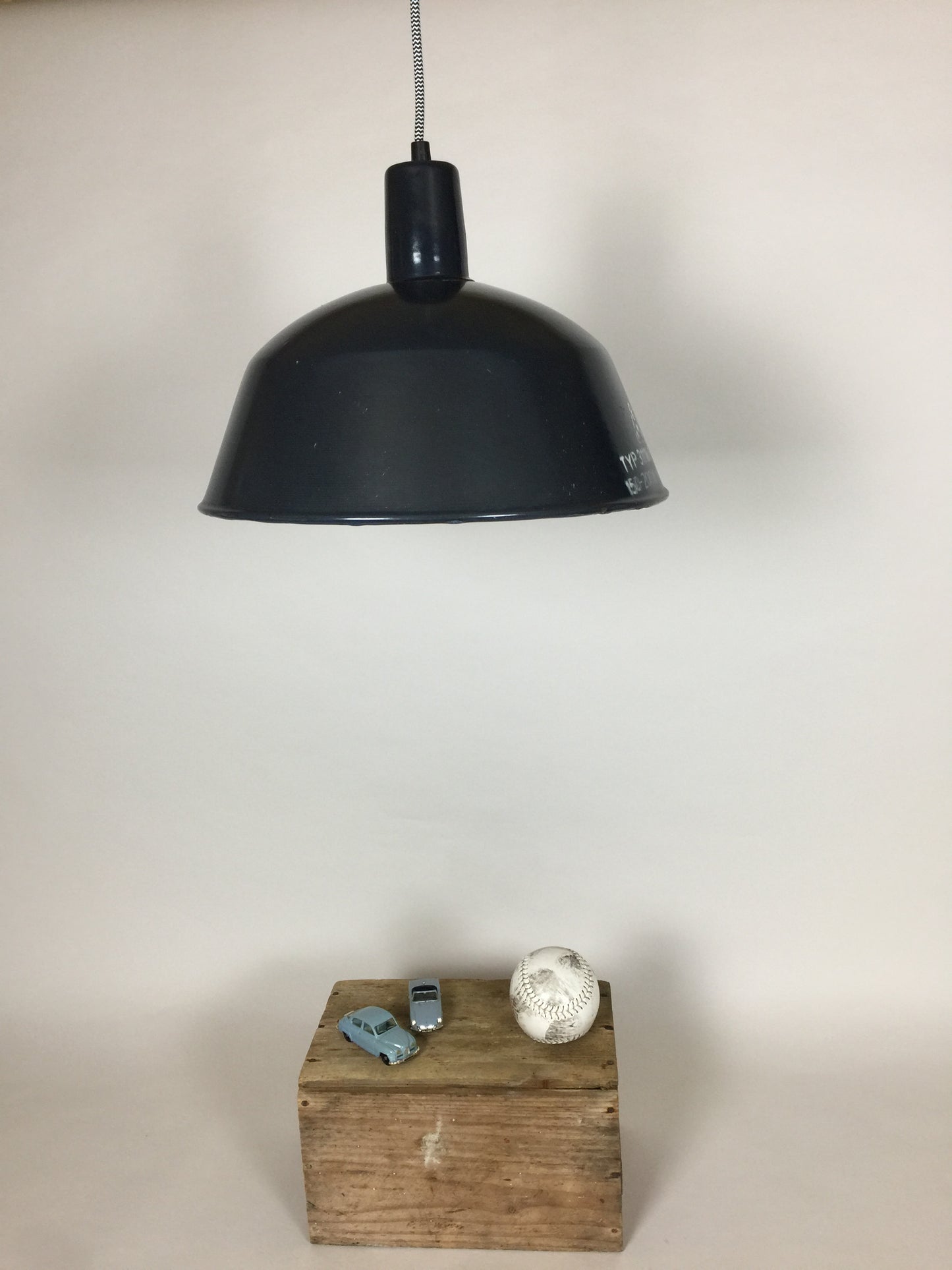 Smuk, rå og industriel lampe
