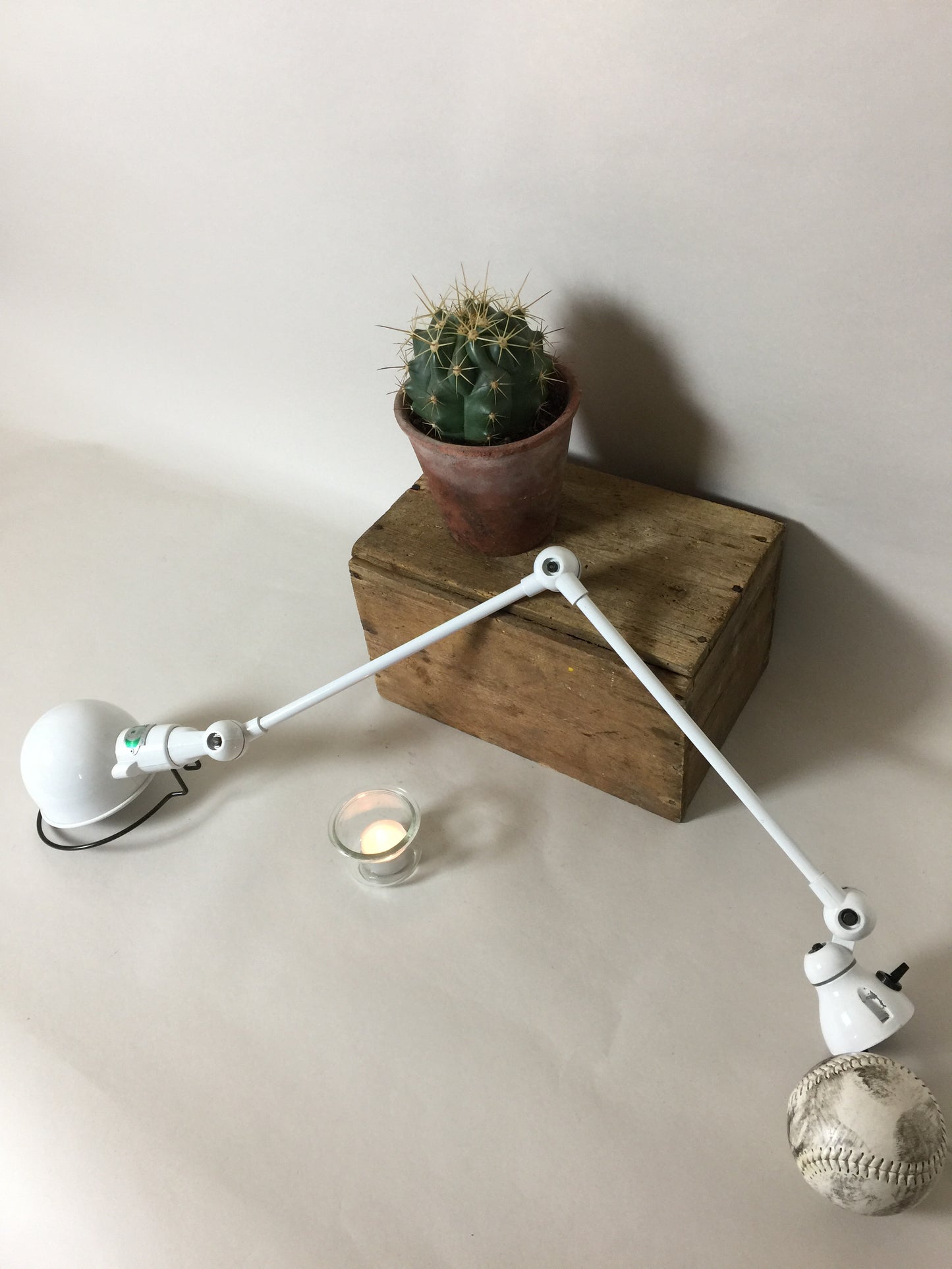 Fin lille Jieldé lampe i hvid med afbryder