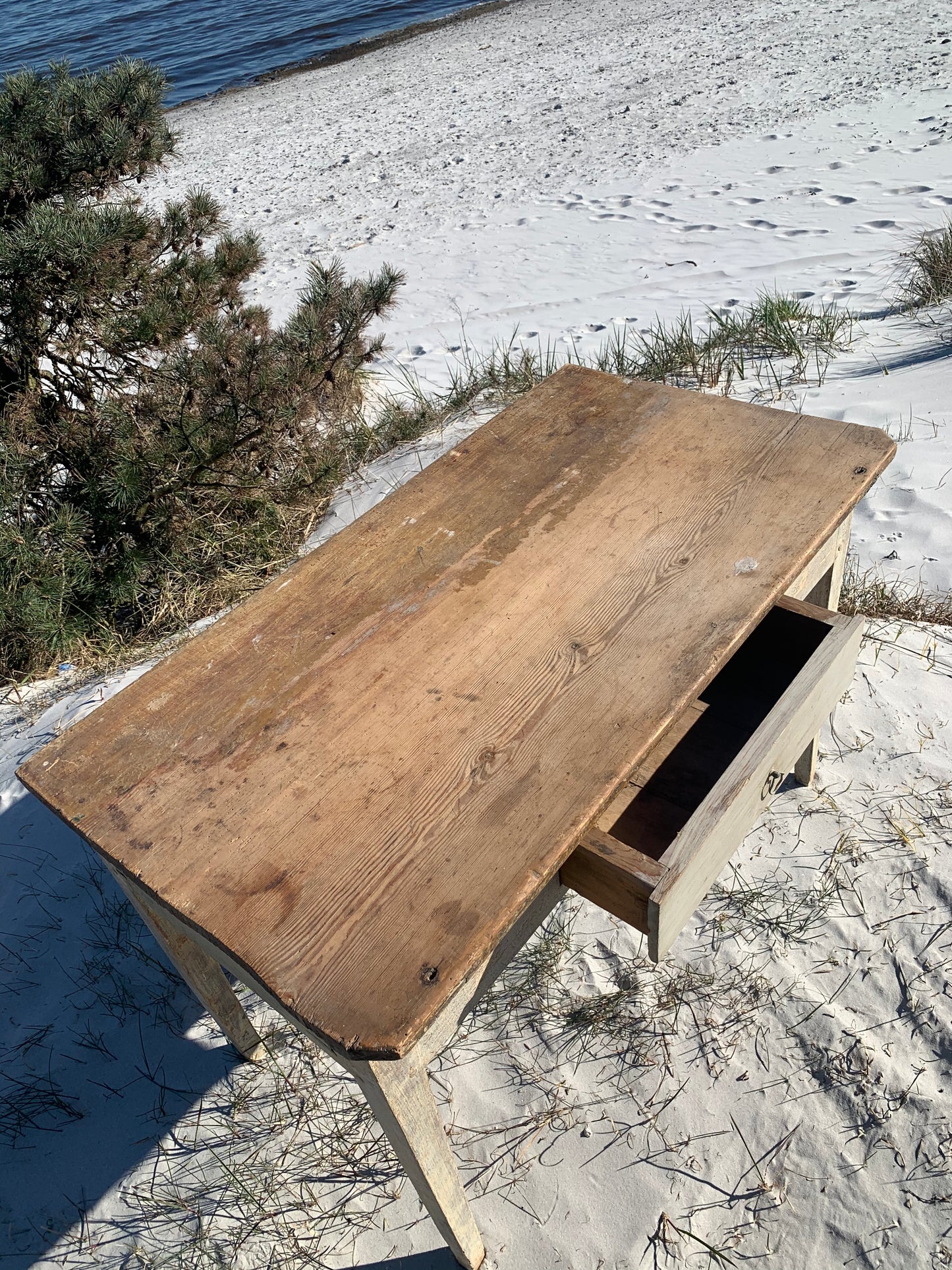 Meget smukt bord fra 1874