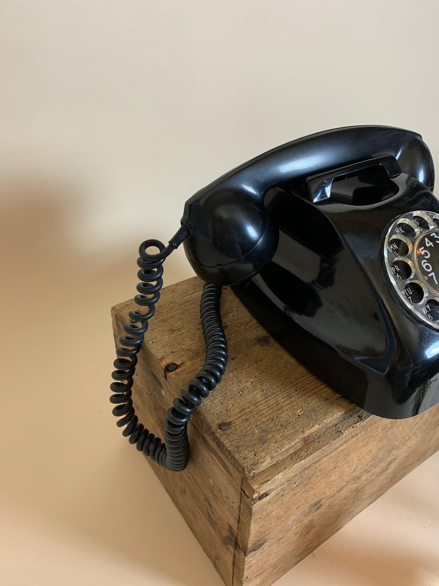 Sort bakelit telefon