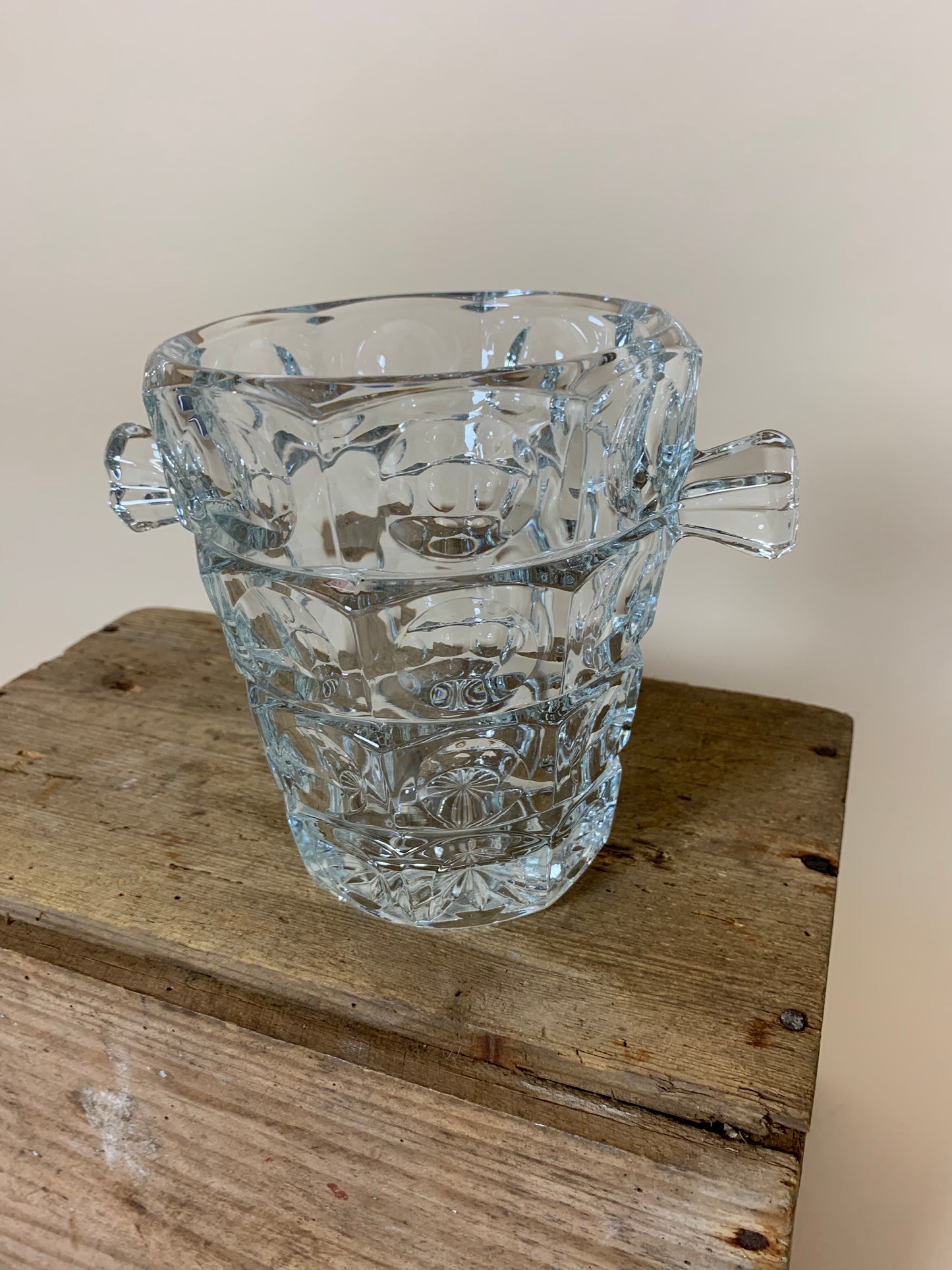 Isspand fra Holmegaard i klar glas med ører