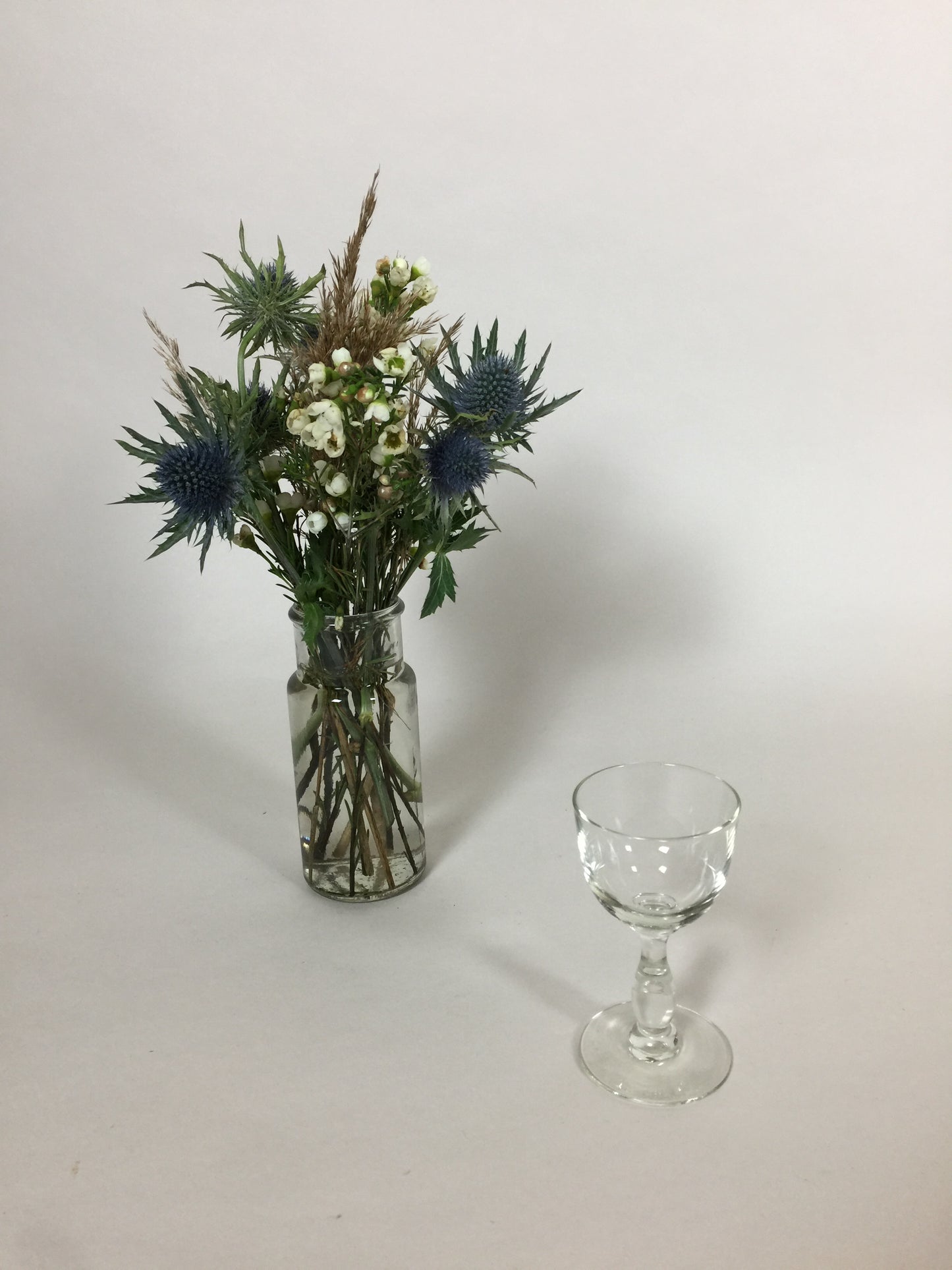 Fint lille dekorativt glas