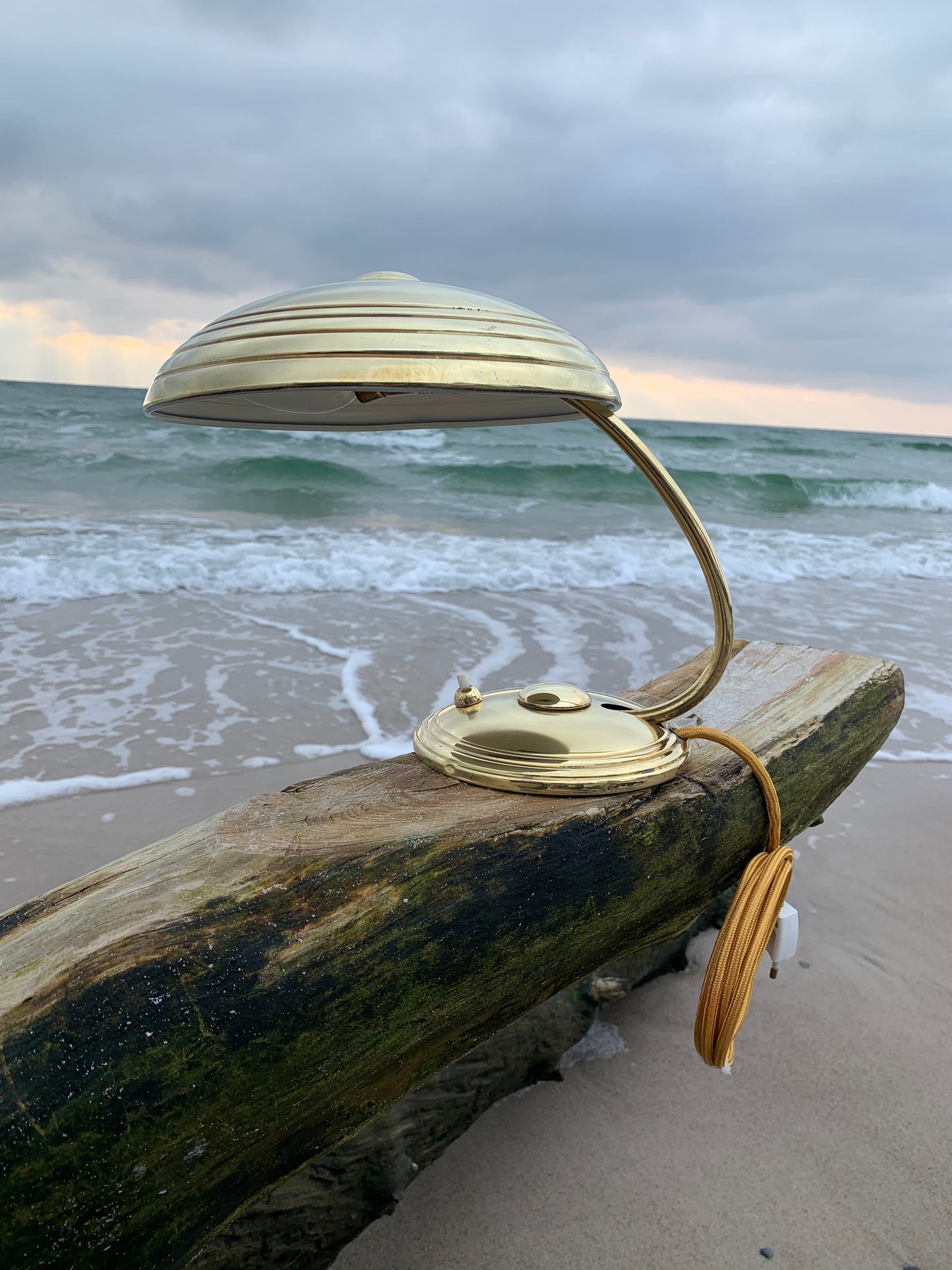Helo messinglampe