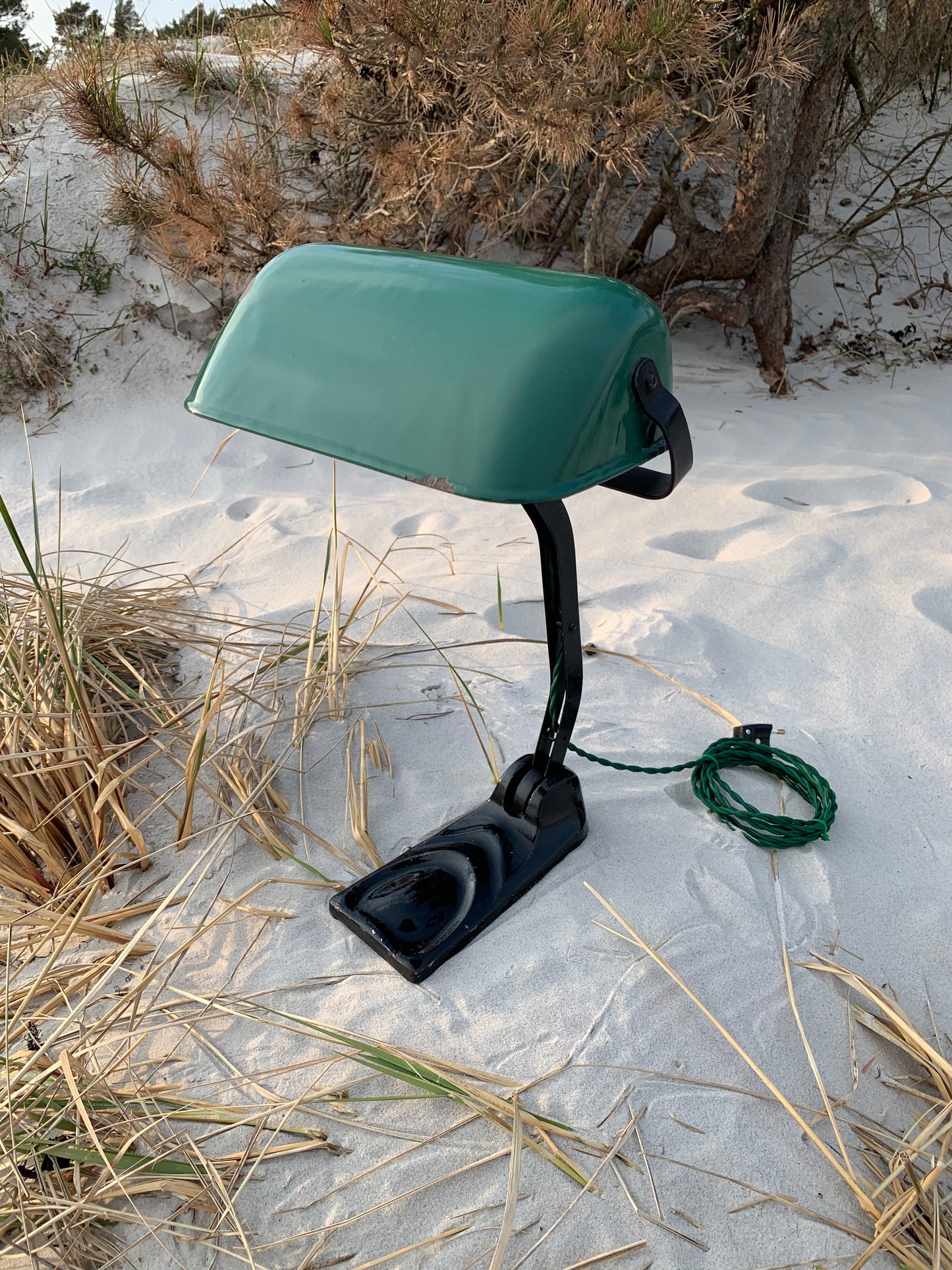 Notarlampe med grøn emaljeskærm