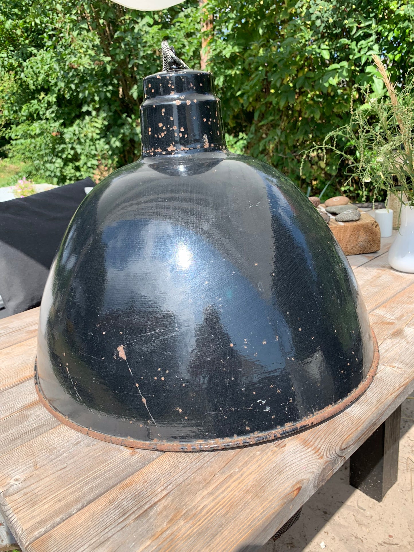 Stor rå og industriel lampe
