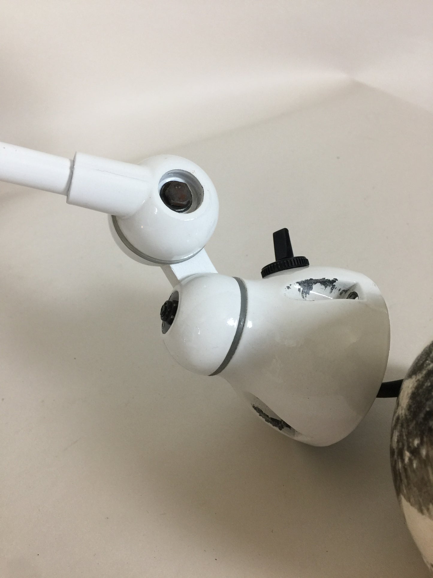 Fin lille Jieldé lampe i hvid med afbryder
