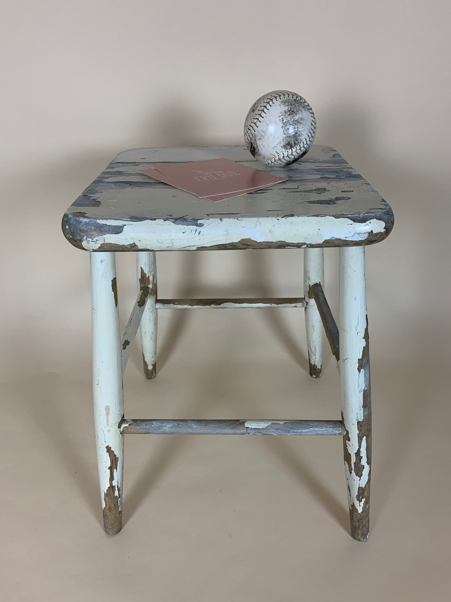 Taburet med masser af patina