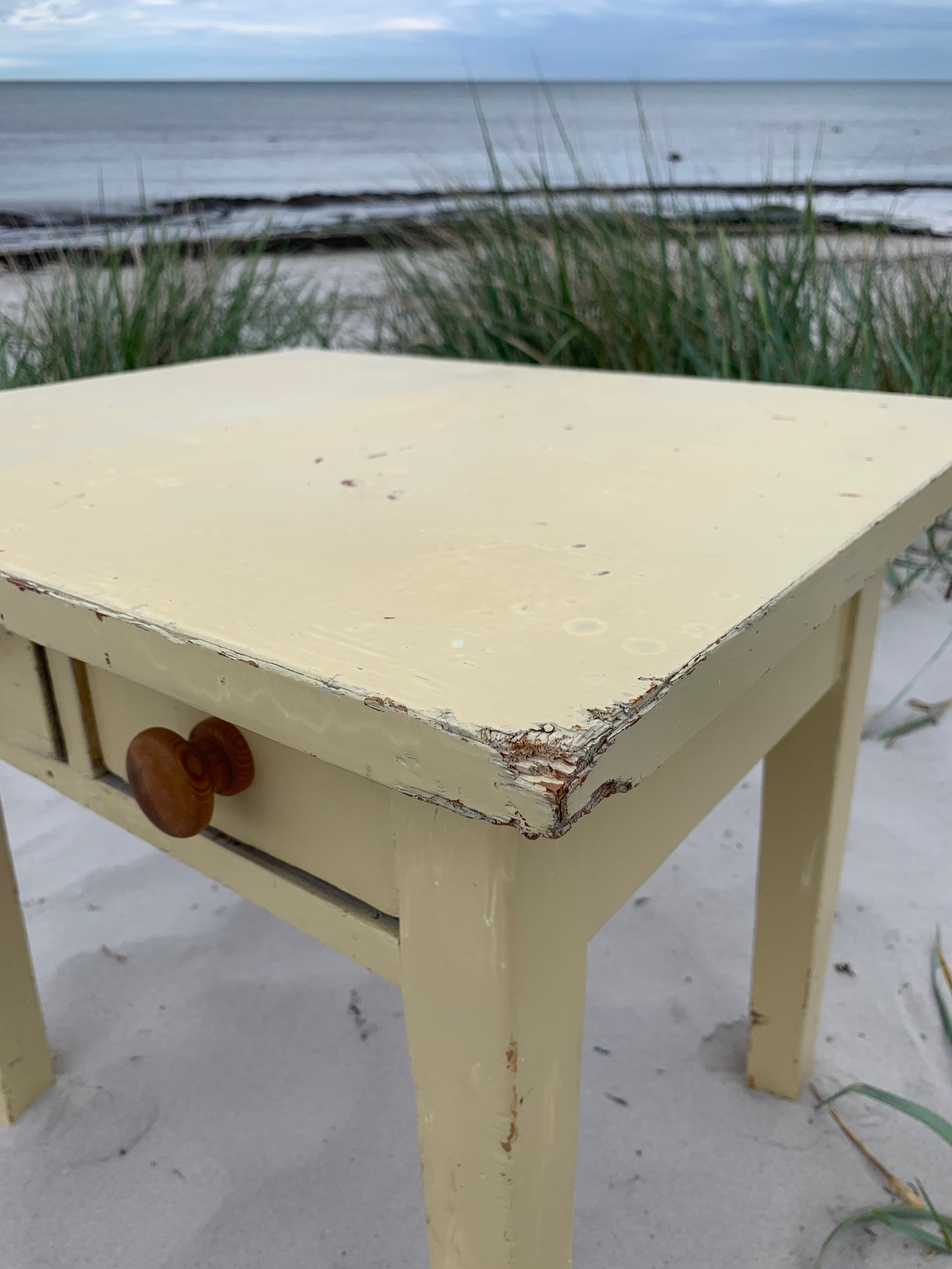 Børnebord med skuffer
