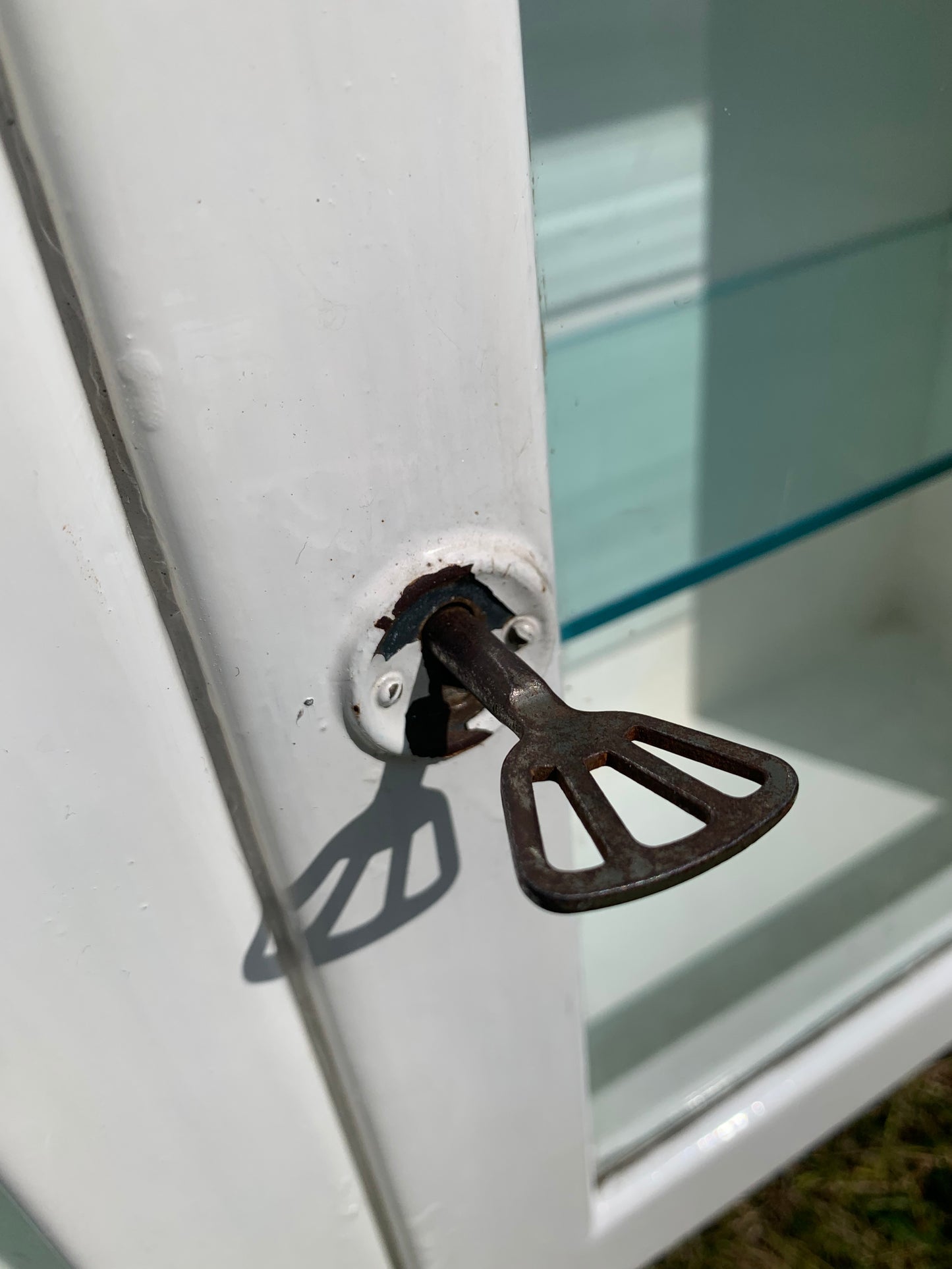 Vitrineskab med glaslåger