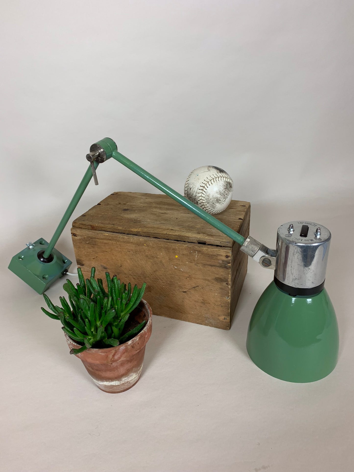 Skøn industriel grøn væg eller bordlampe