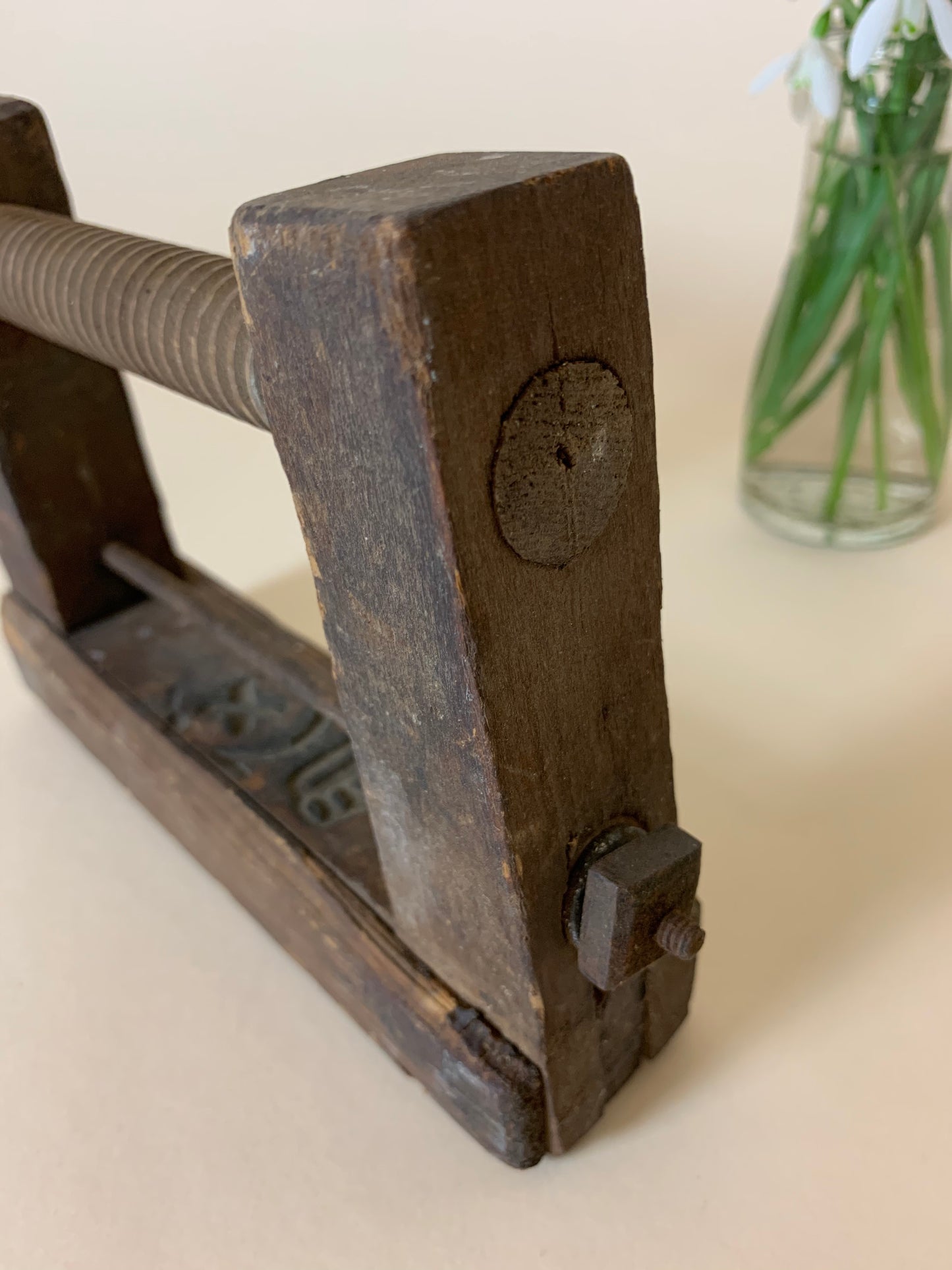 Skruetvinge med skønne detaljer