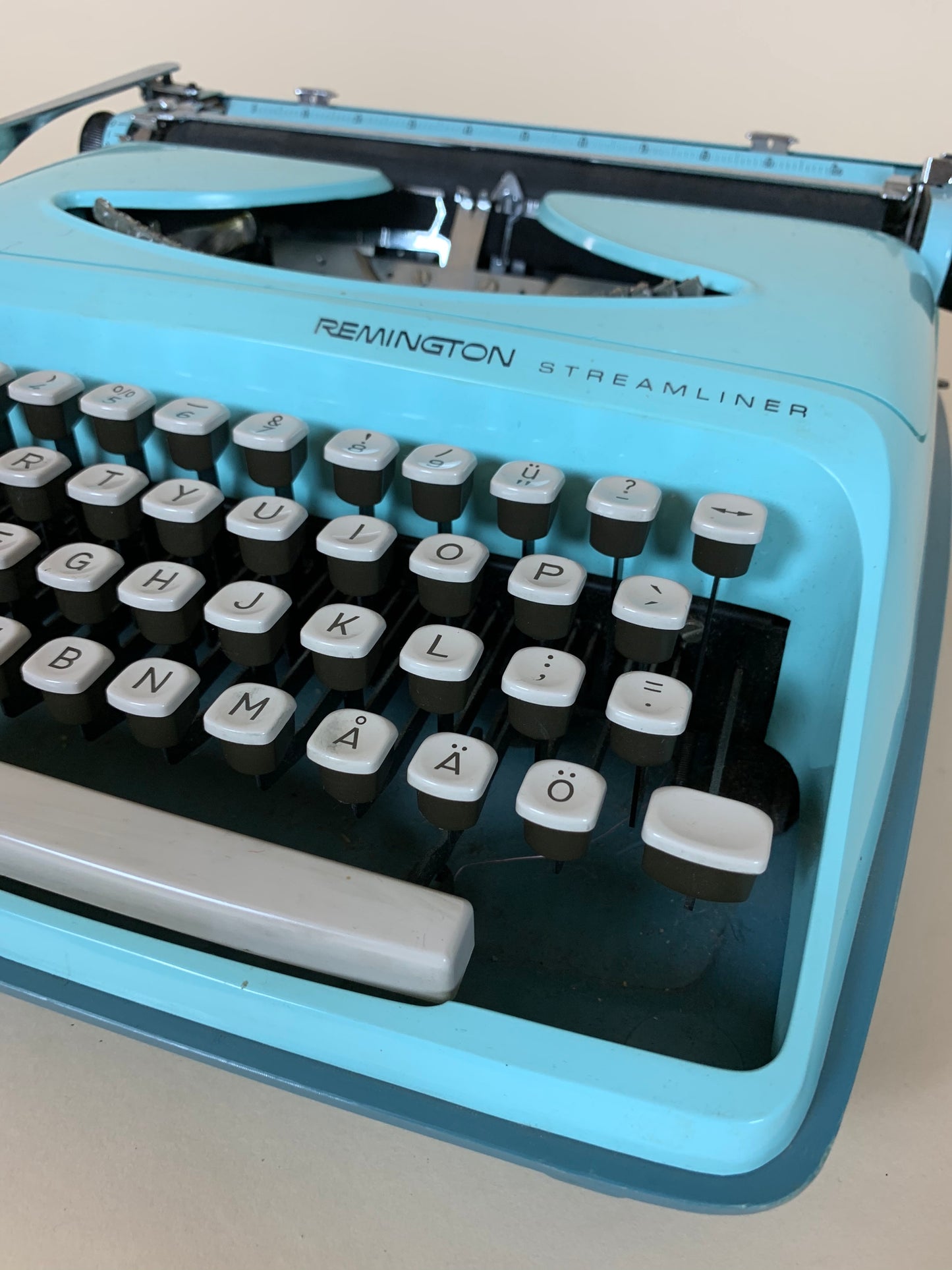 Skrivemaskine i lyseblå fra Remington