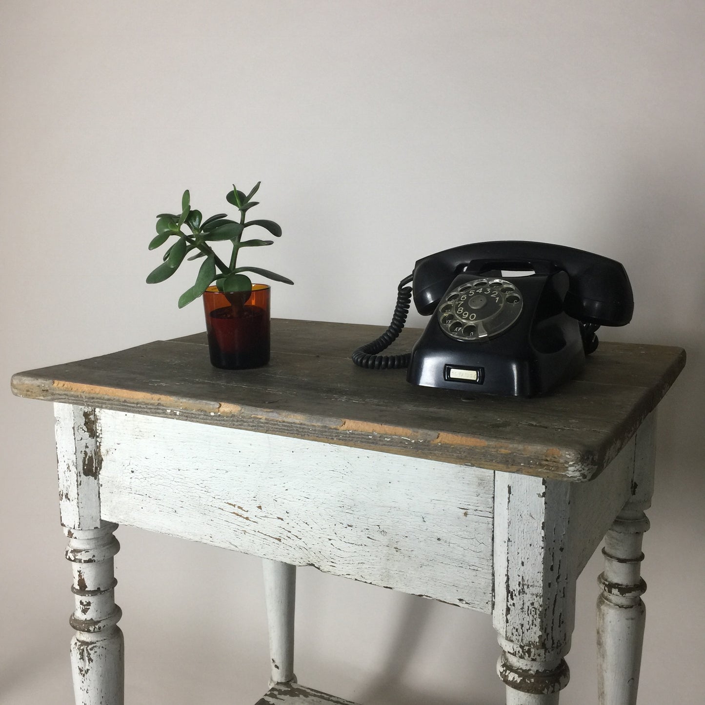 Lille bord med masser af patina