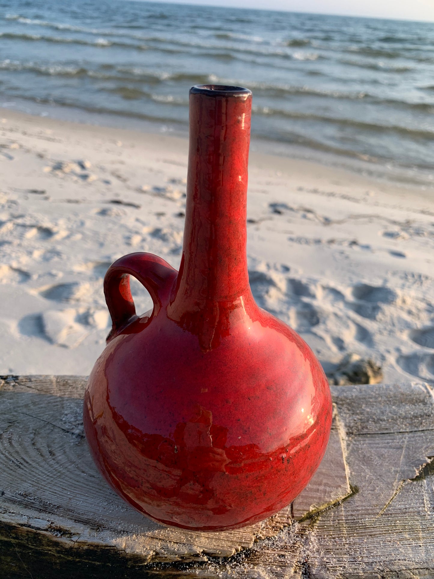 Rød keramikvase