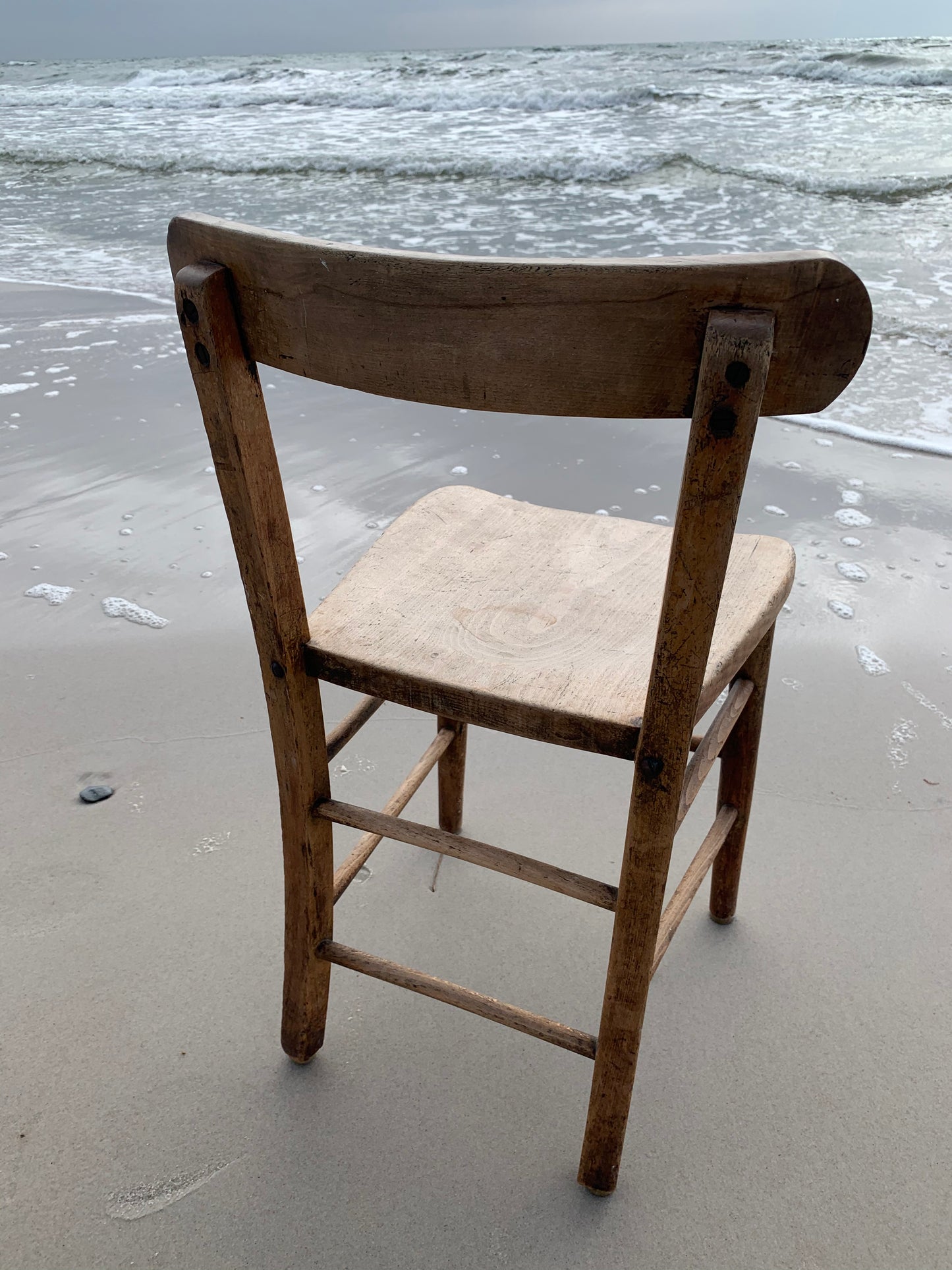 Børnestol med en sjældent set lækker patina