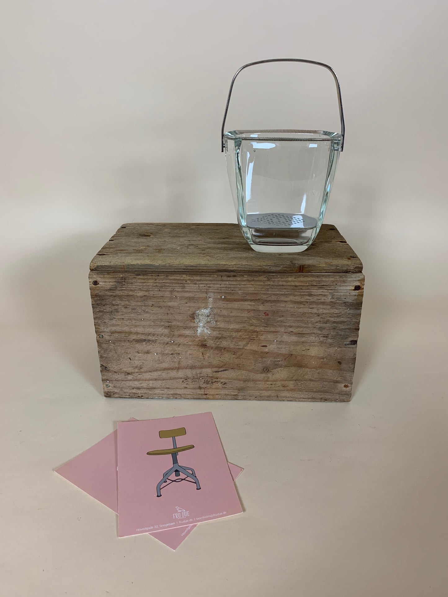 Glas isspand med mønster på kanten