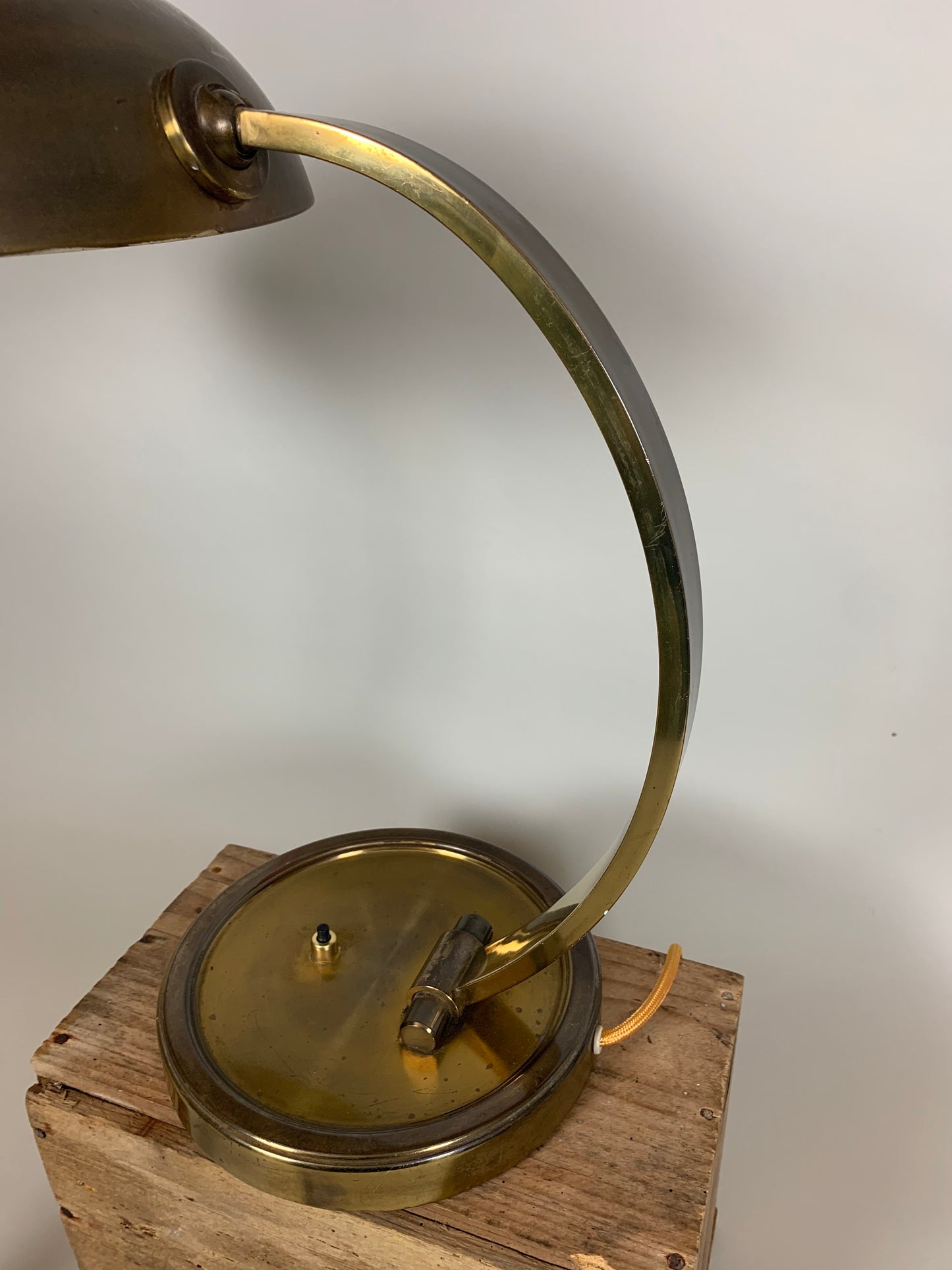 Gecos bordlampe i messing