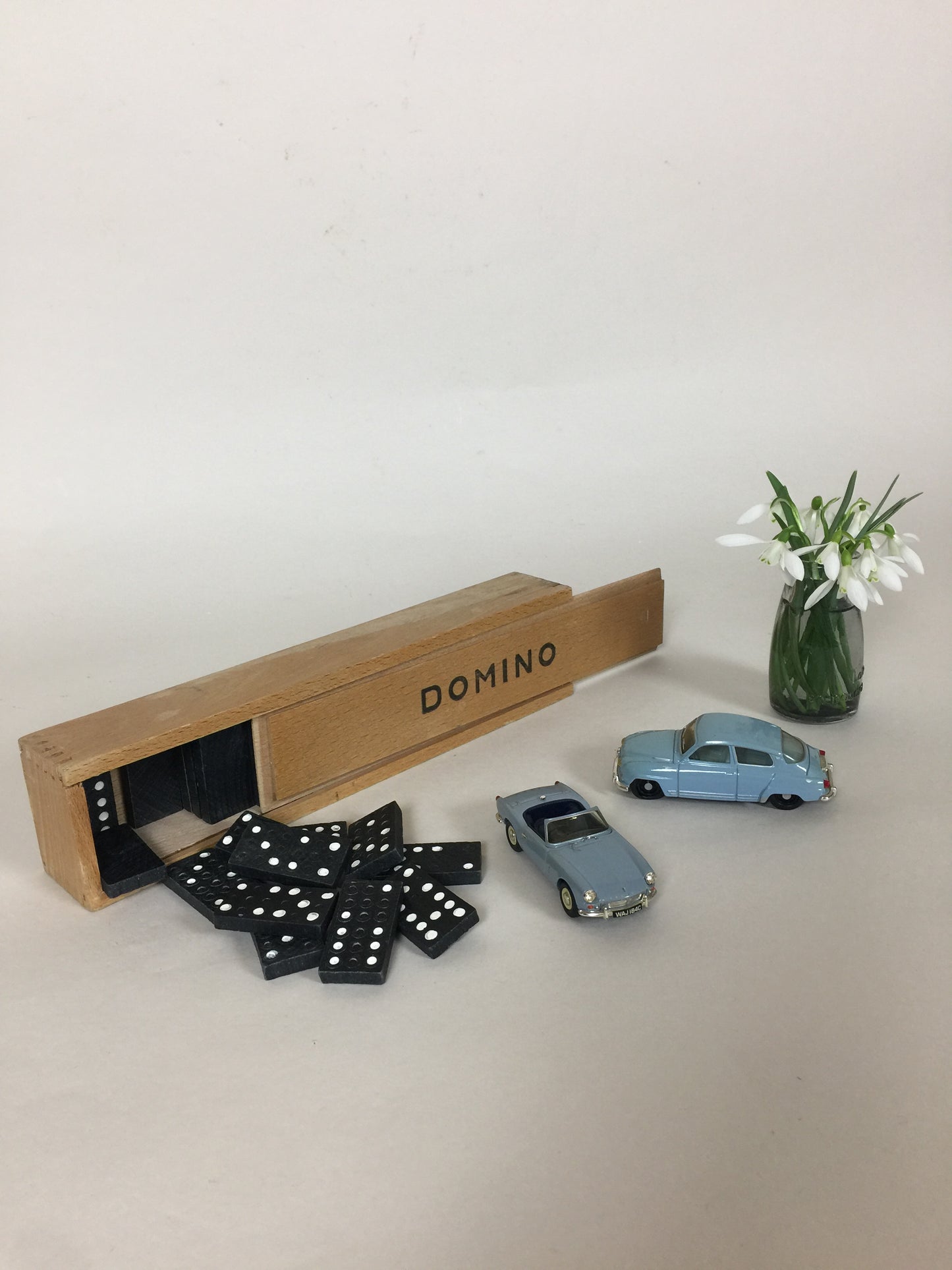 Domino spil i trækasse