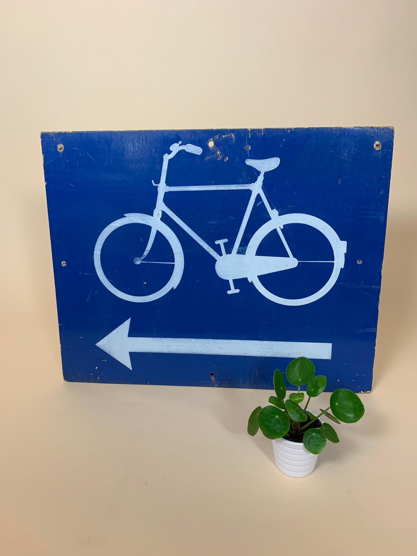 Dekorativt cykel skilt i træ