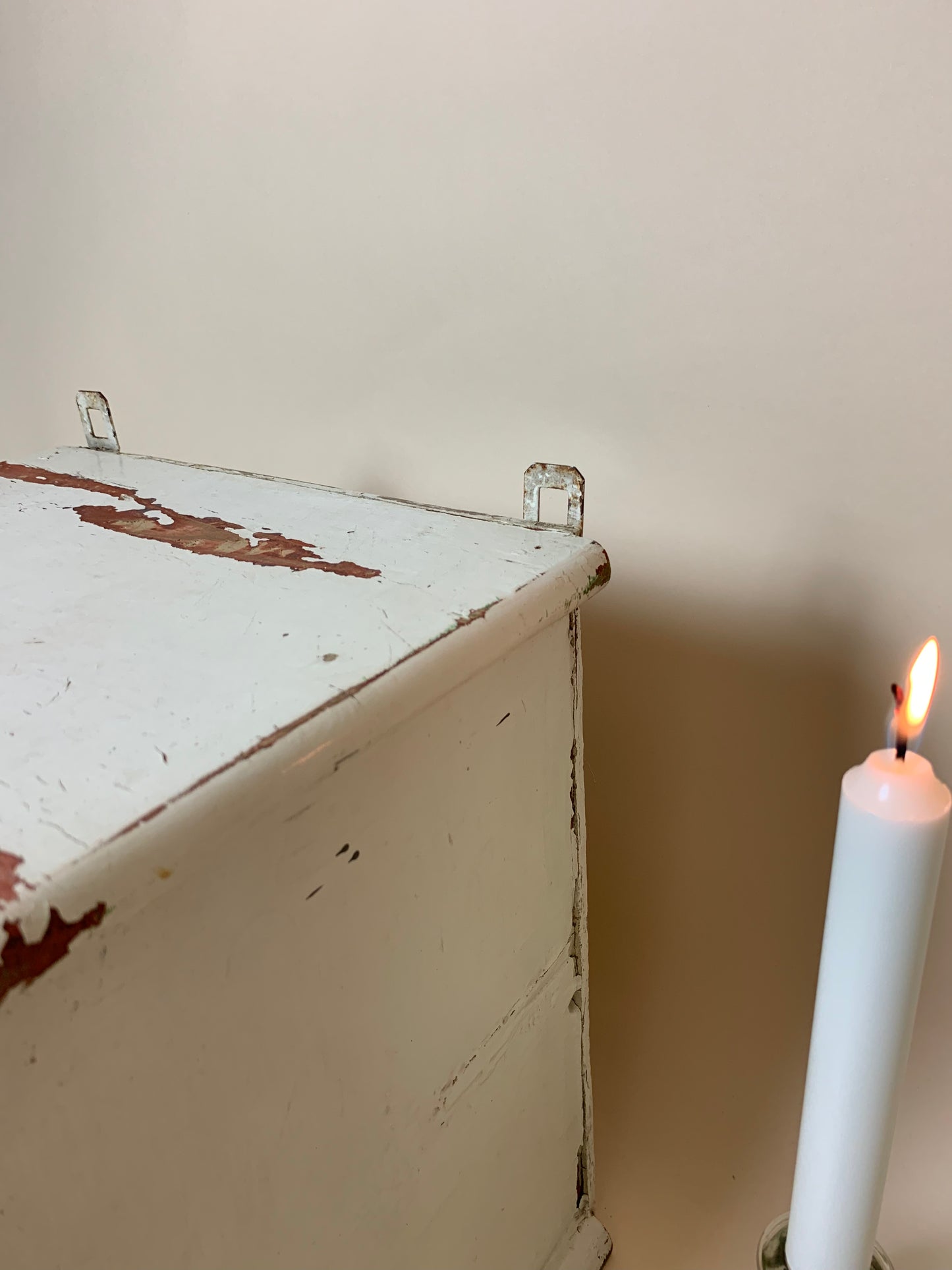 Fint lille og gammelt skab