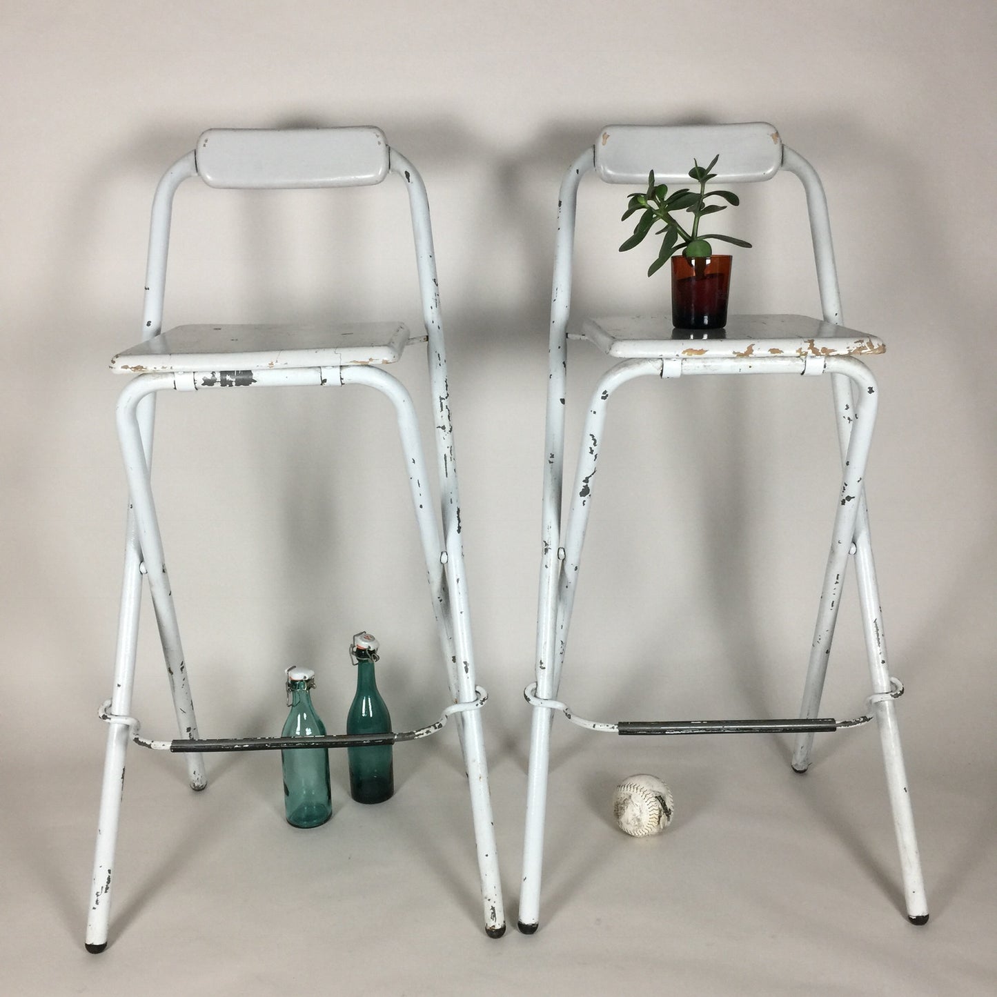 Barstole med masser af lækker patina (sælges samlet)