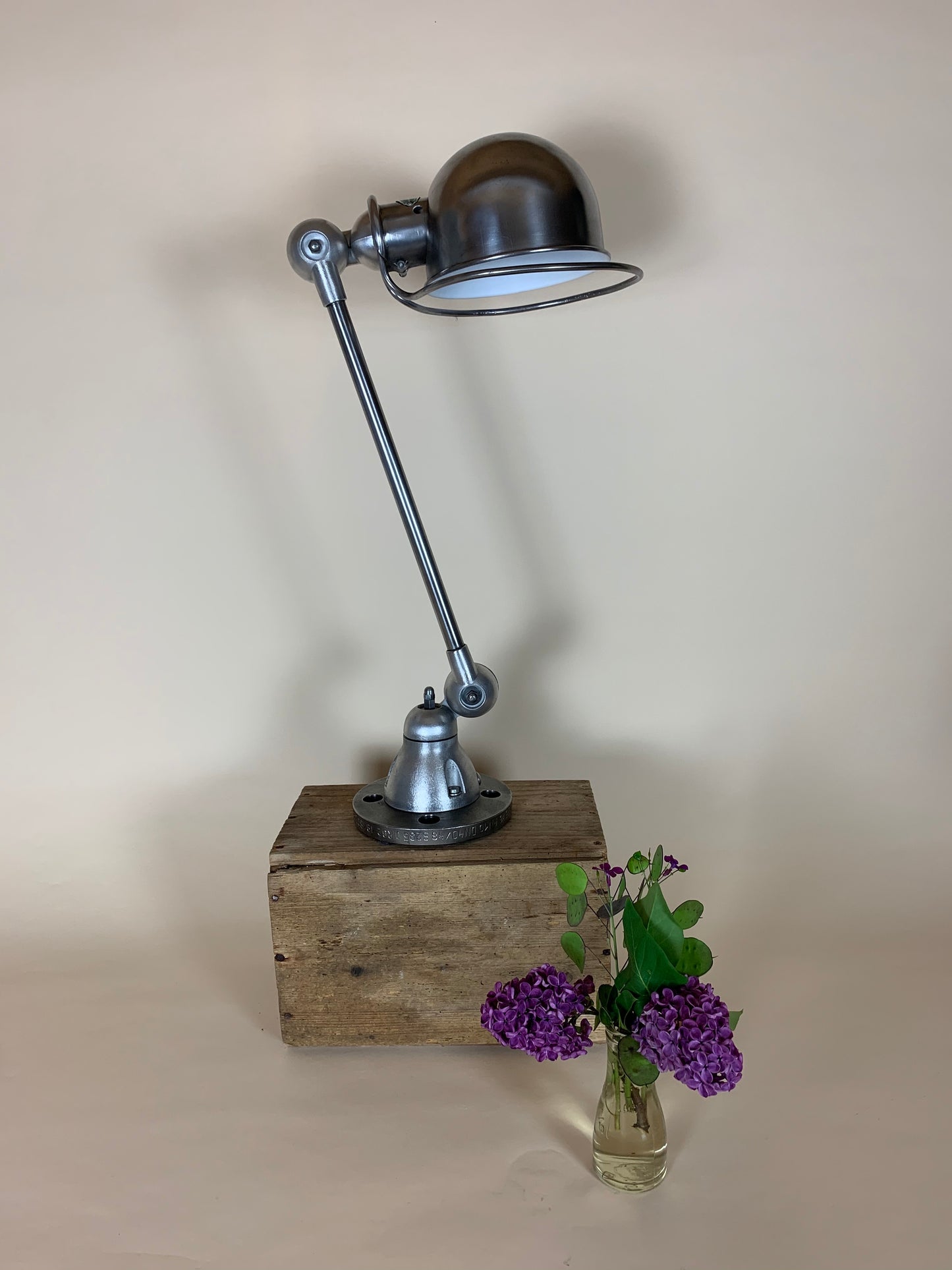 Jieldé lampe med en arm og flot fod