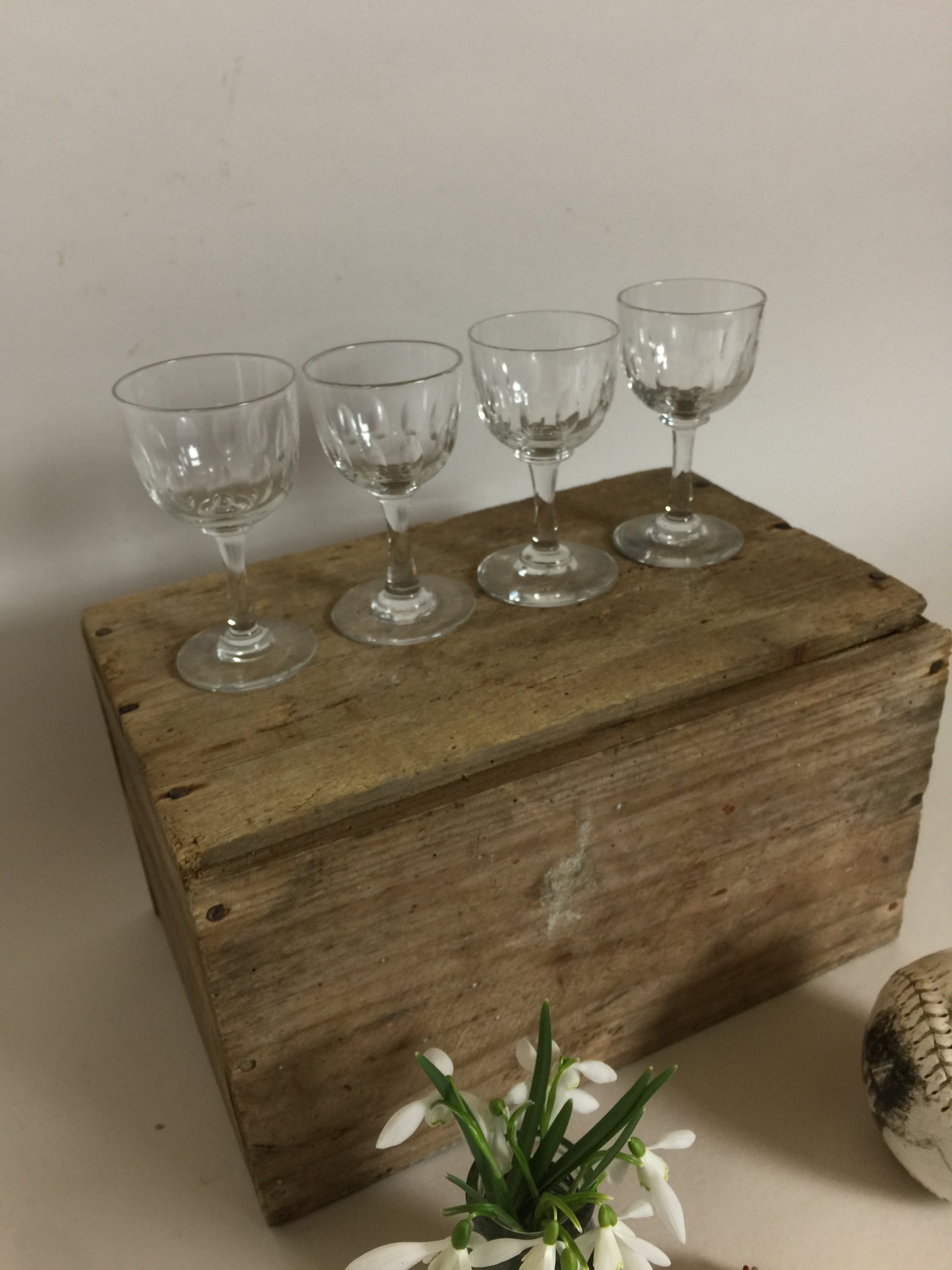 Fire smukke gamle glas