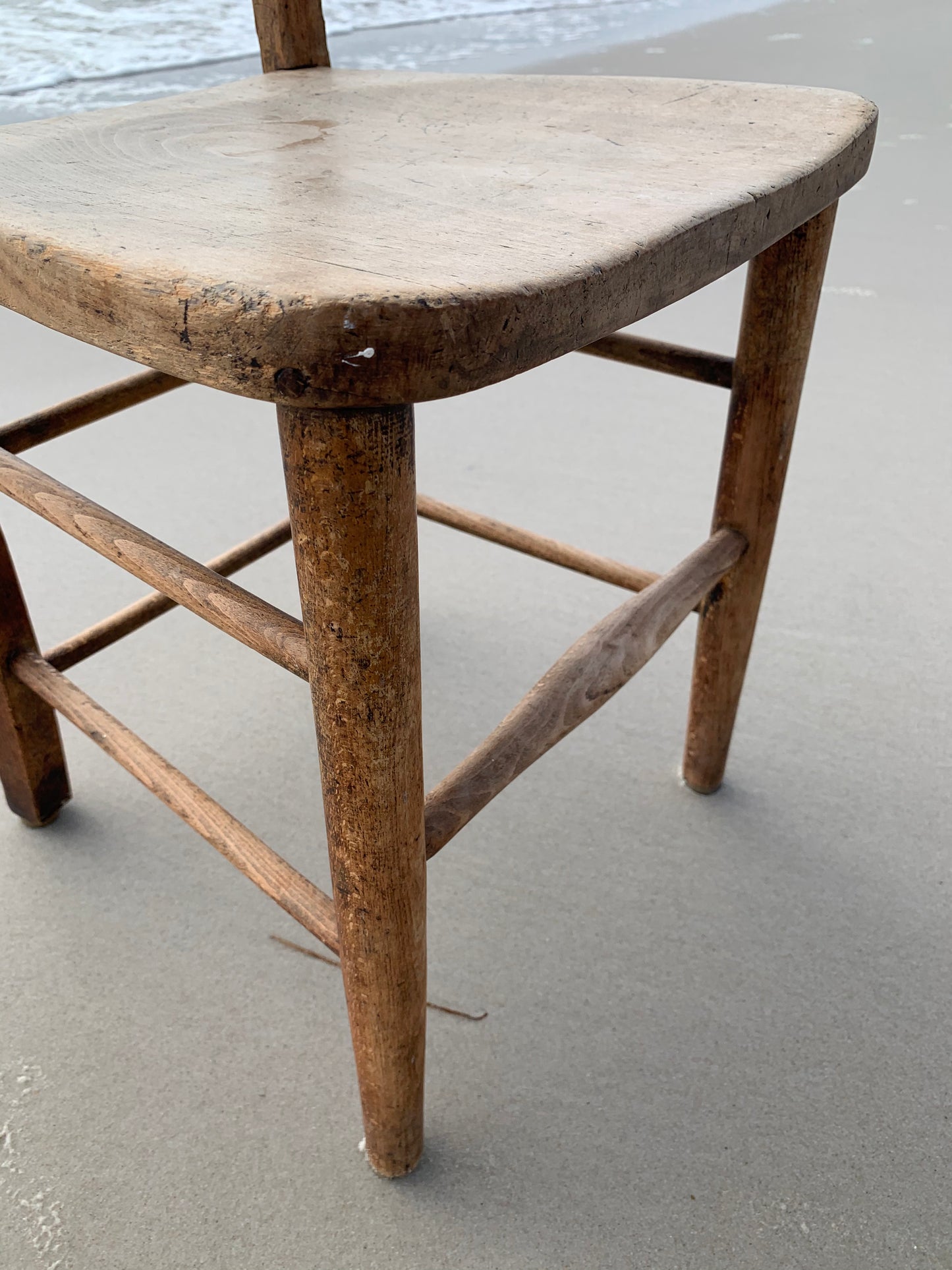 Børnestol med en sjældent set lækker patina