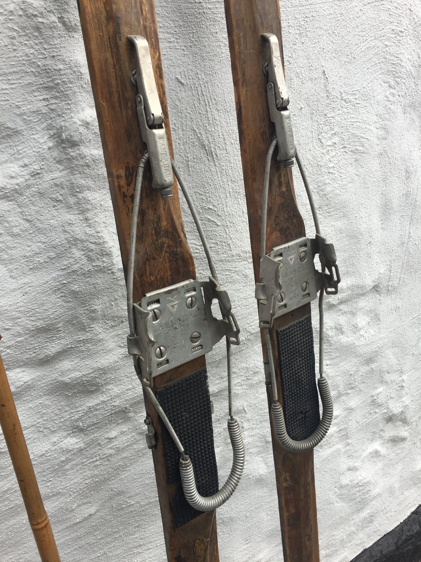 Smukke og dekorative gamle ski med stave
