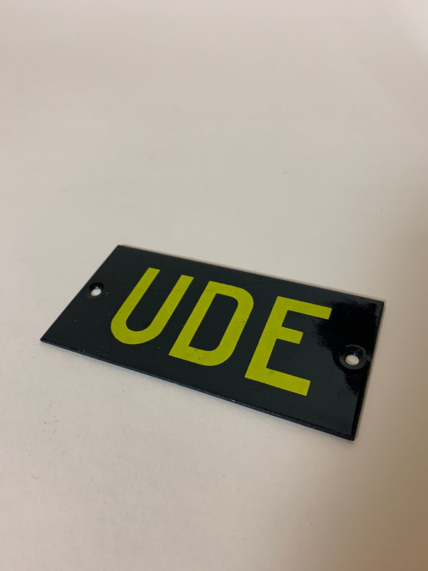 Emaljeskilt - UDE