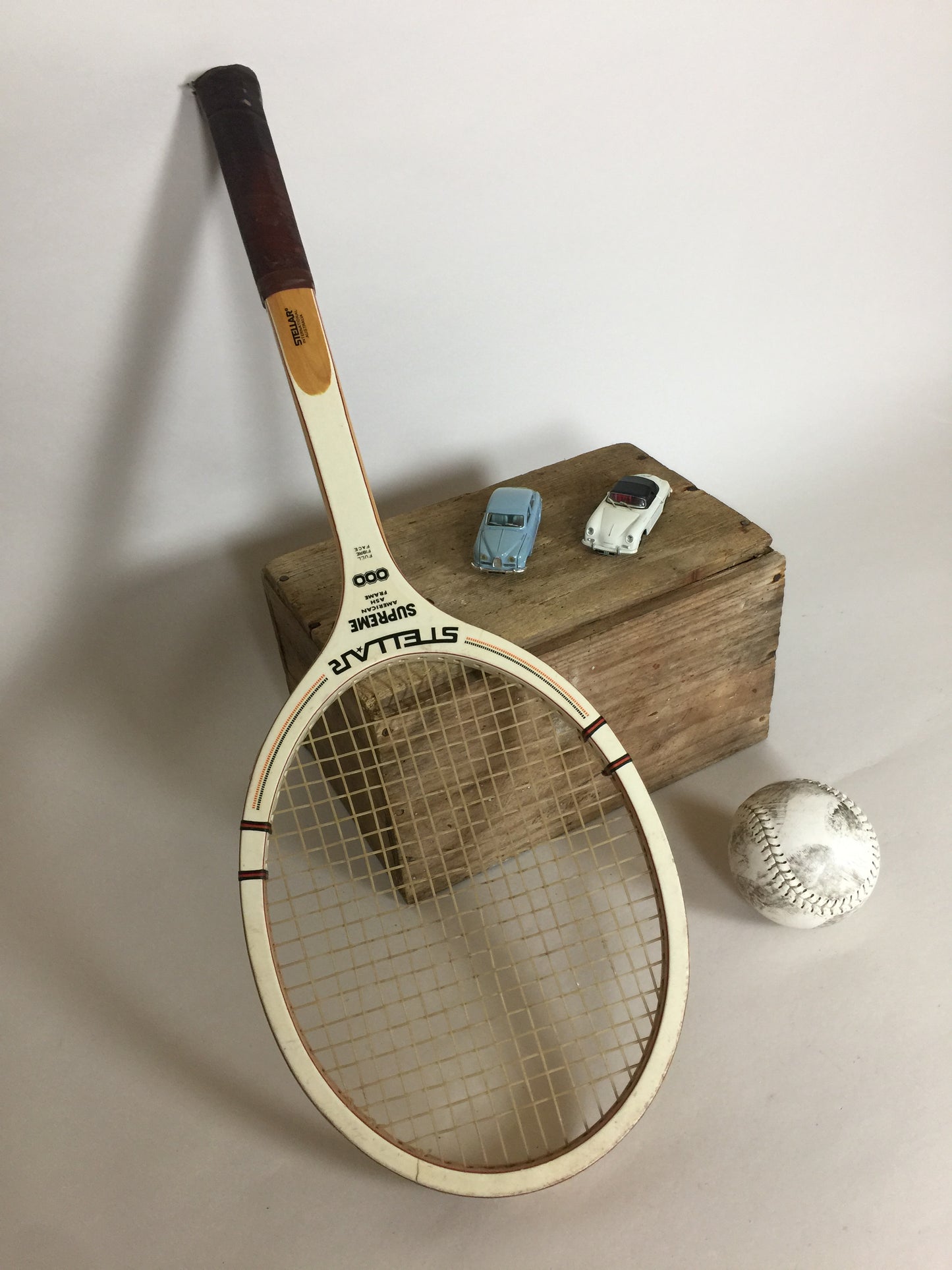 Skøn og gammel tennisketcher