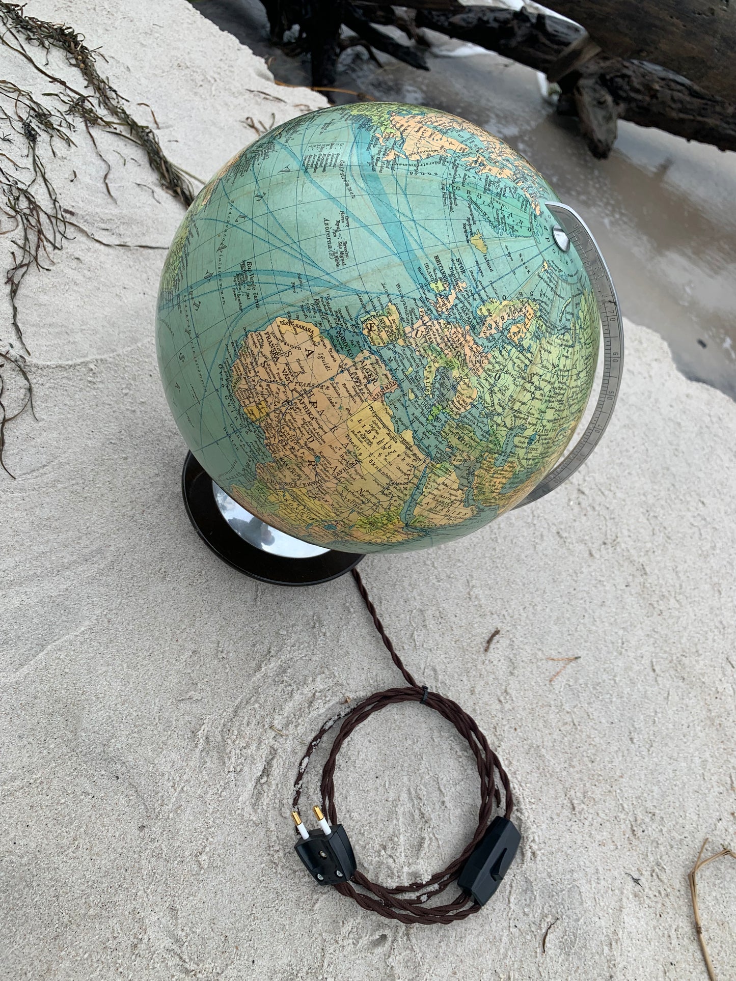 Globus i glas med lys