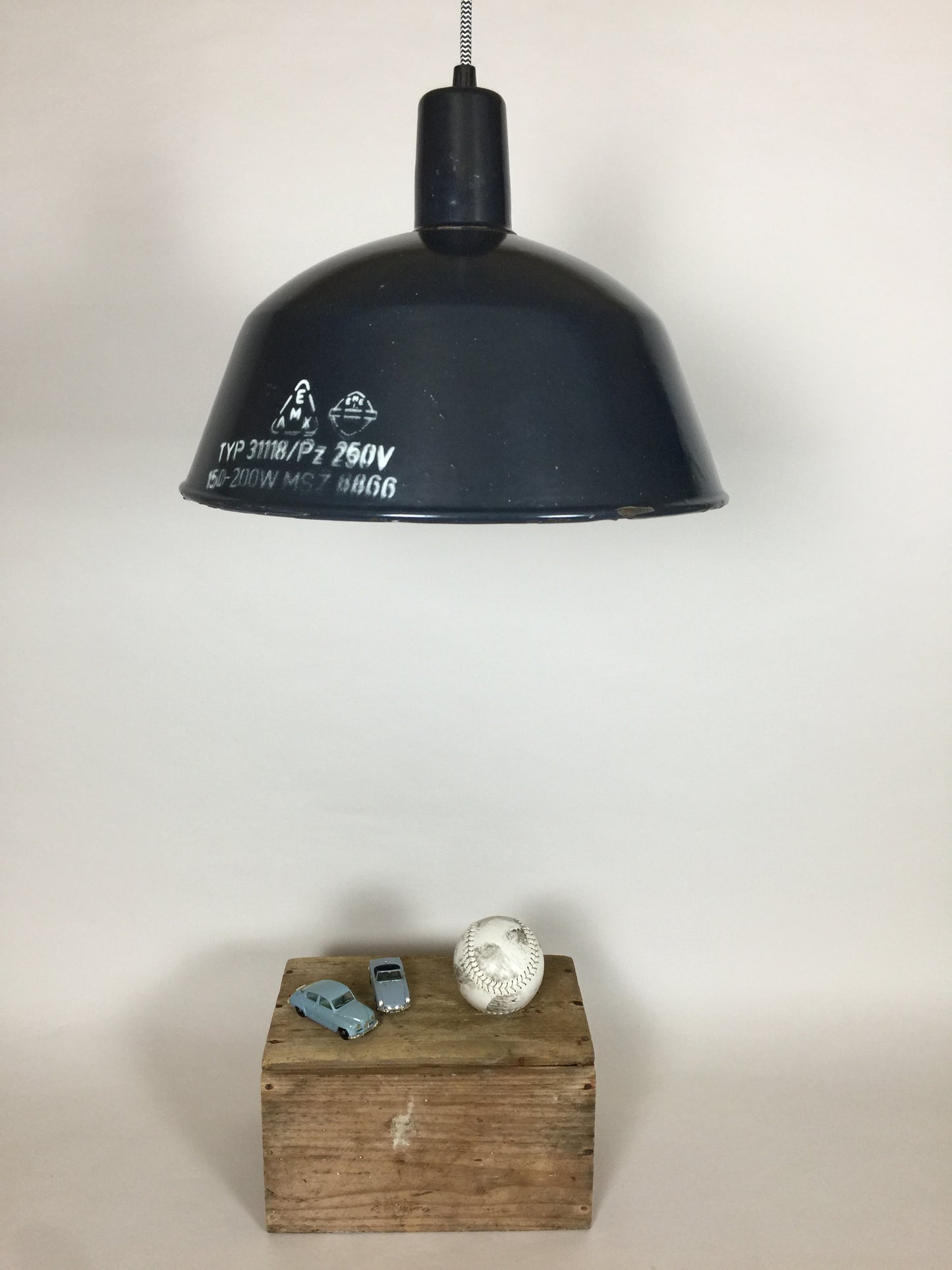 Smuk, rå og industriel lampe