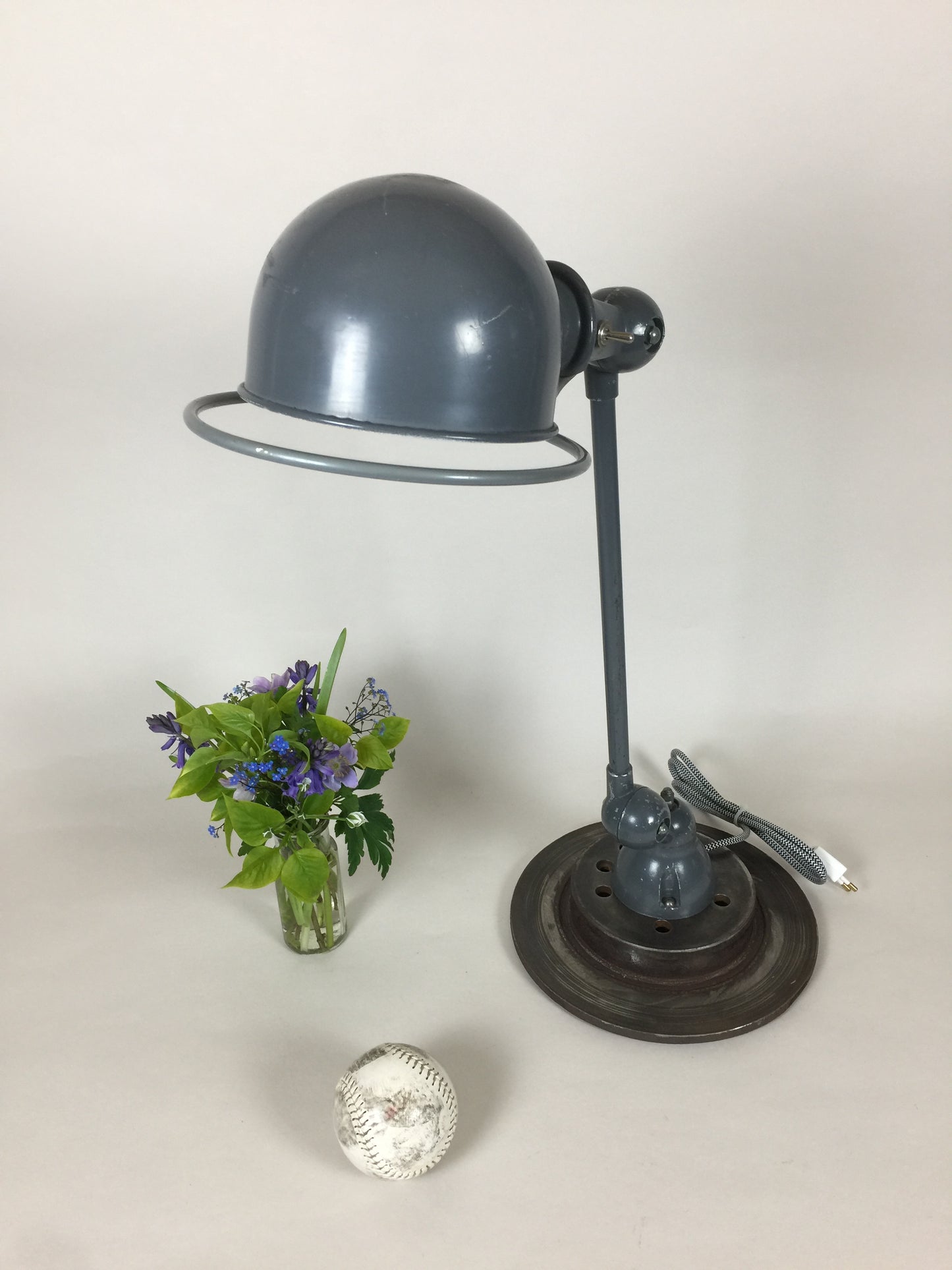 Jieldé bordlampe i grå med tænd/sluk kontakt