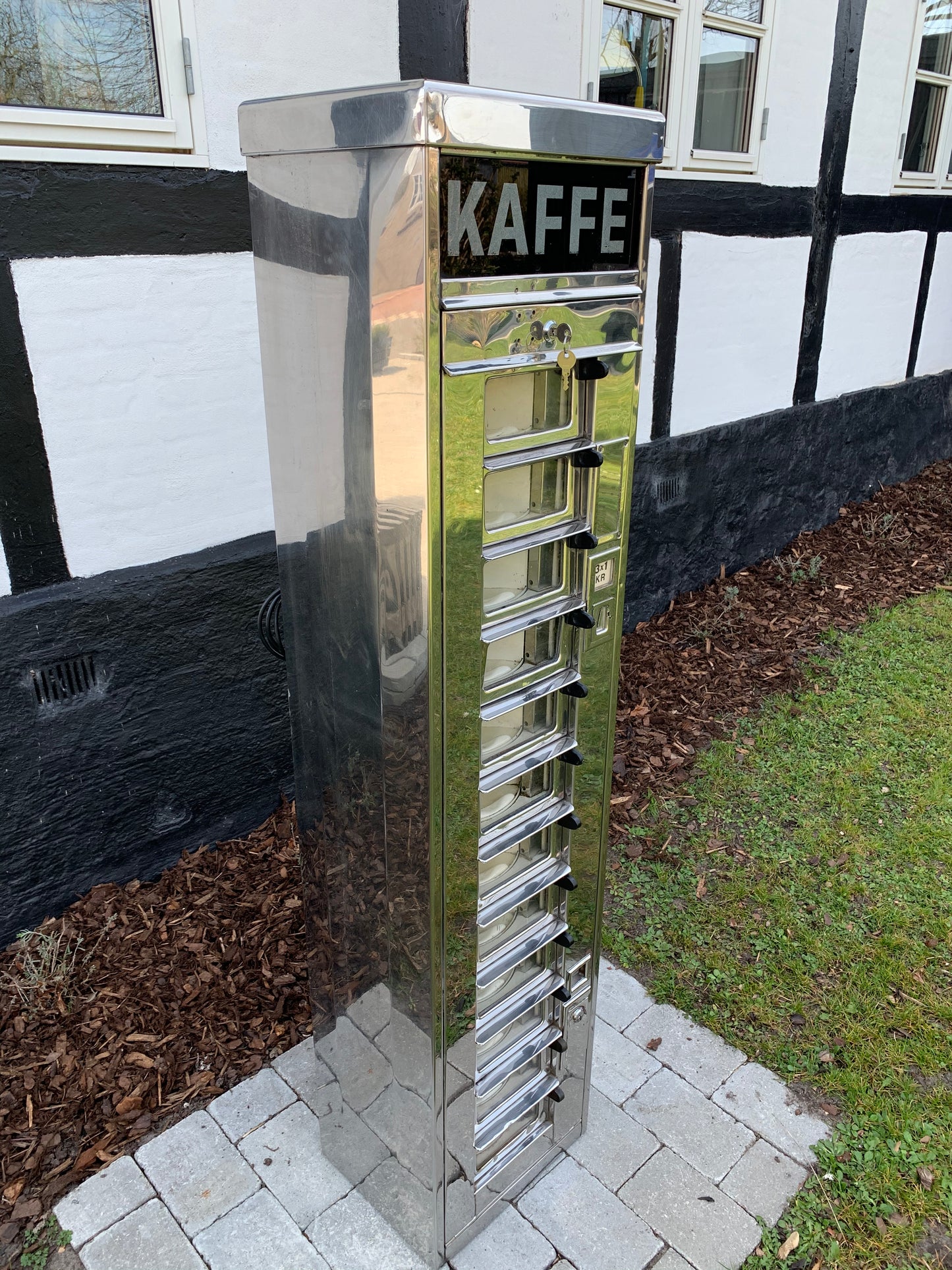 Fin og sjældent eksemplar af Wittenborg automat med lys.