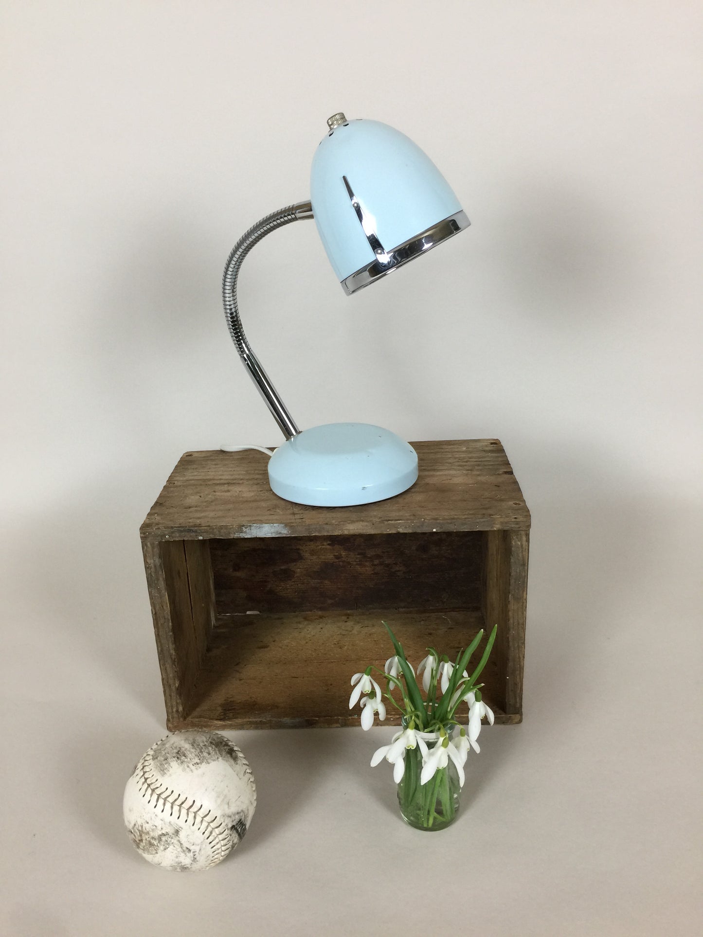 Fin lille lampe med patina