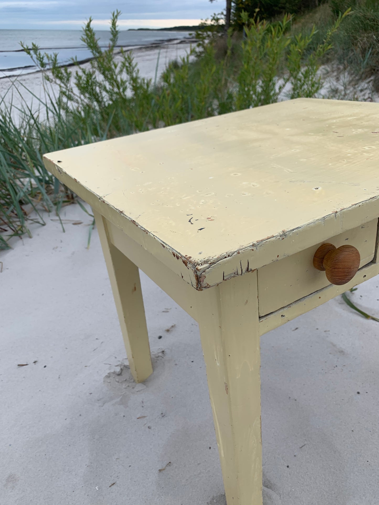 Børnebord med skuffer