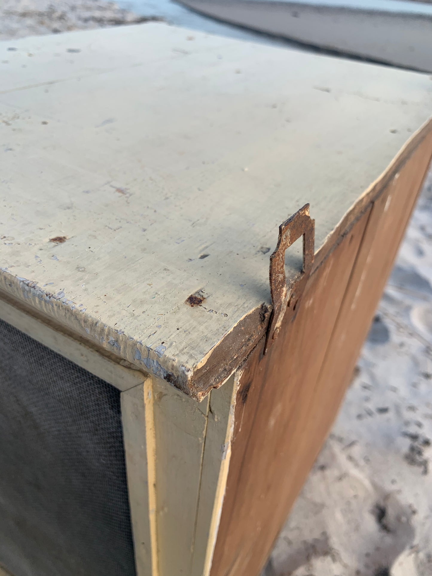Skønt flueskab med patina