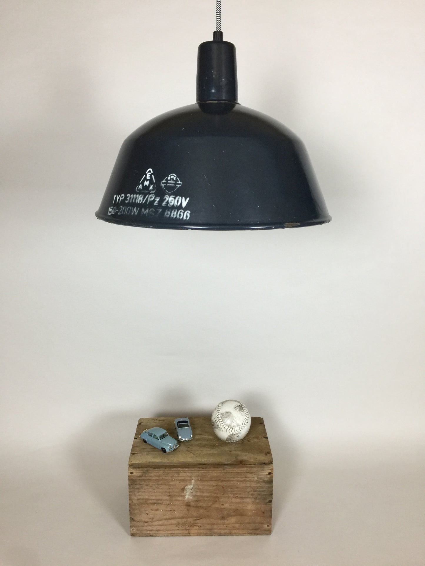 Smuk, rå og industriel lampe